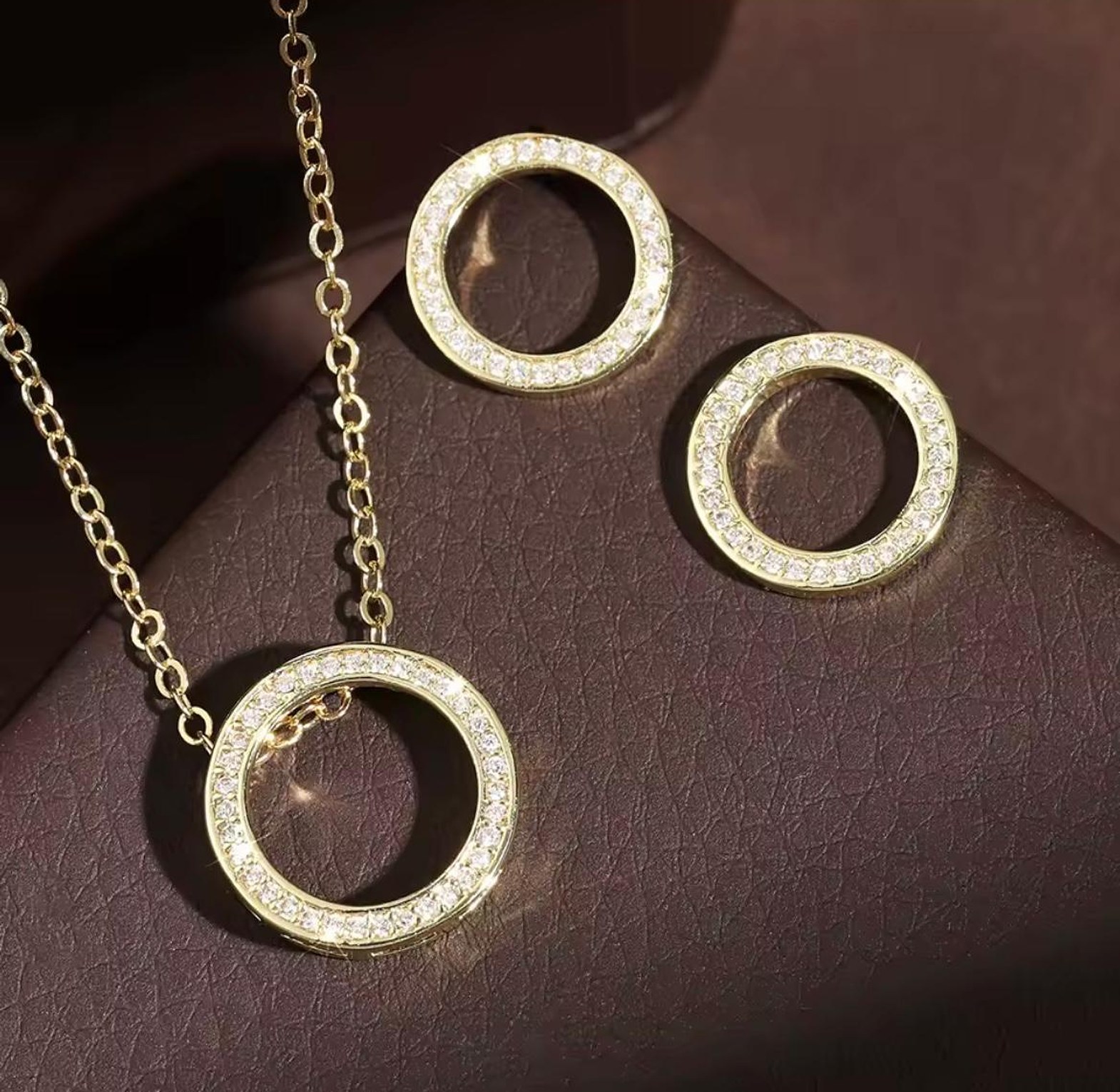Infinite Radiance Circle Set image