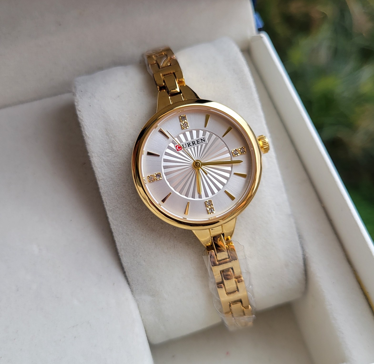 Curren watch image
