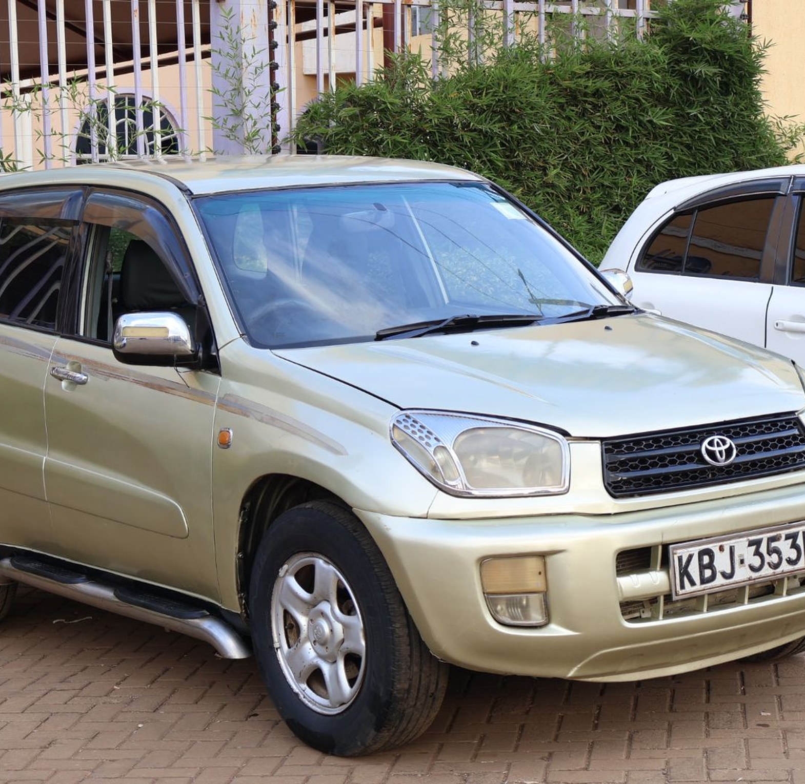 Toyota Rav4 KBJ, YOM 2002 Model,  Automatic image