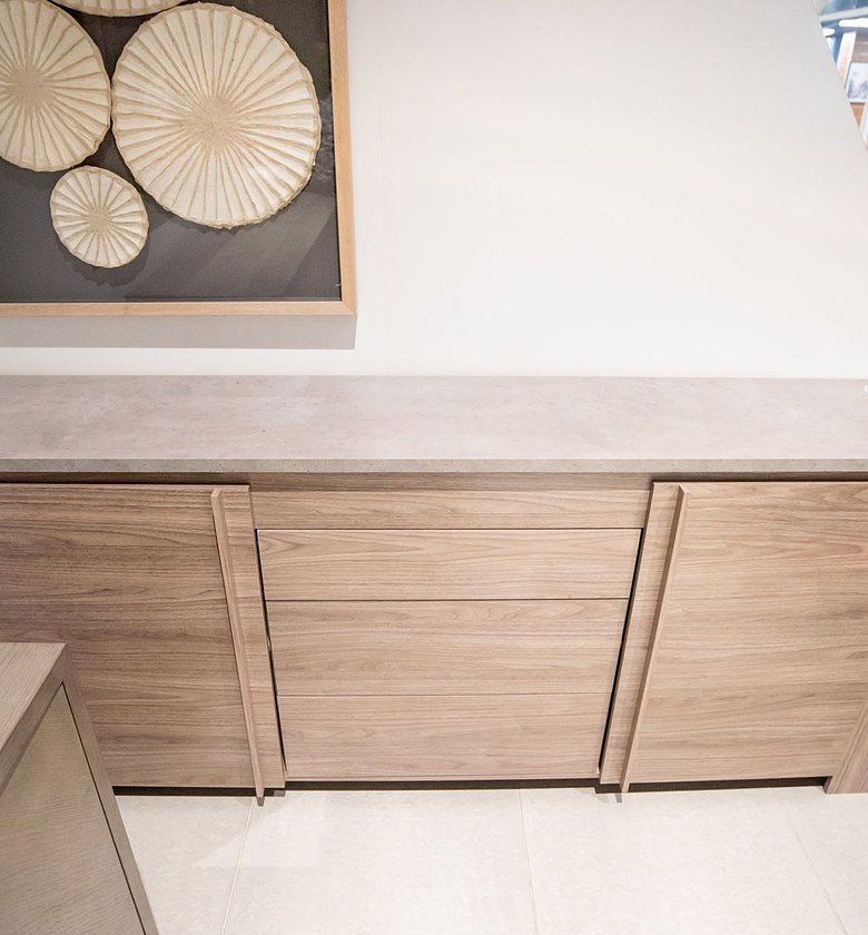 BUFFET 2 DOORS 3 DRAWERS  image
