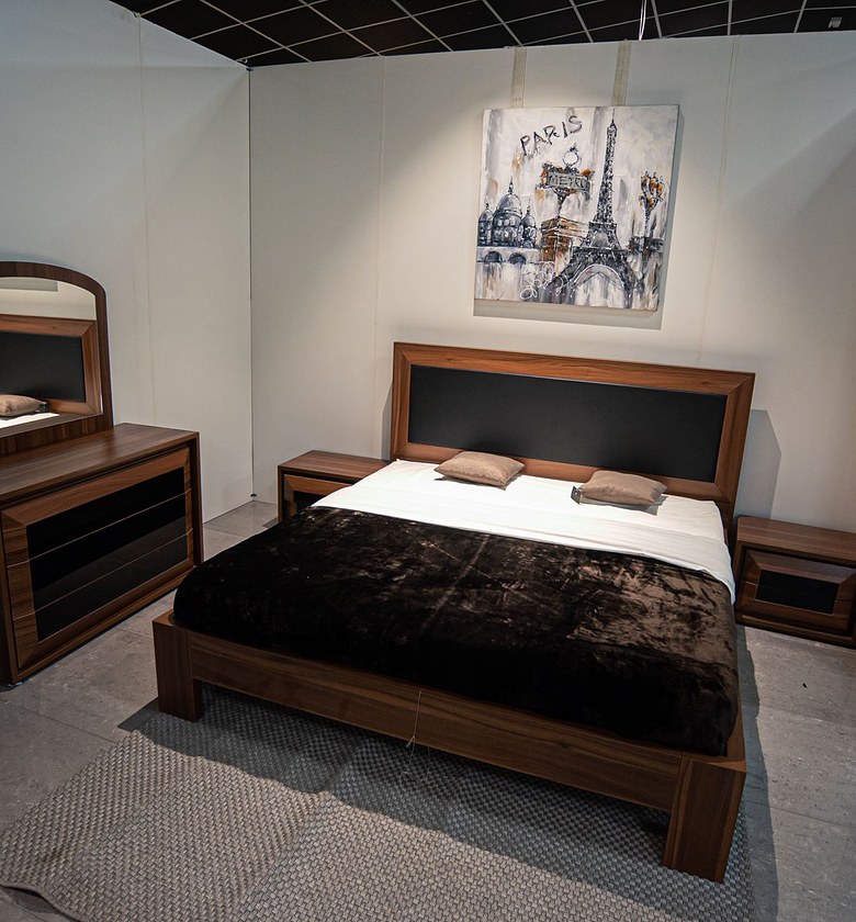 BED 180X200 CM +2NIGHT STANDS + DRESSING MIRROR image