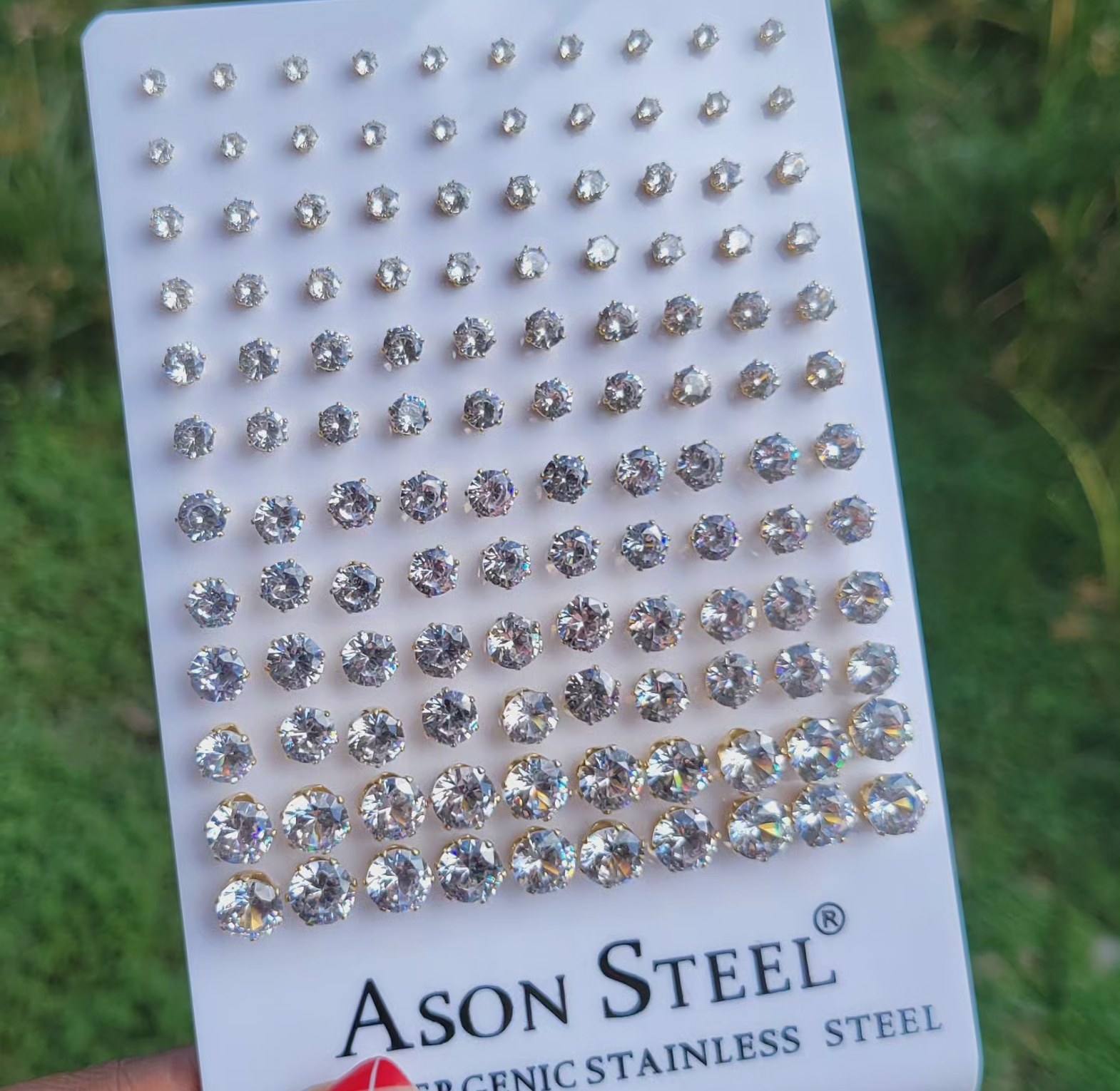 Colourless studs image