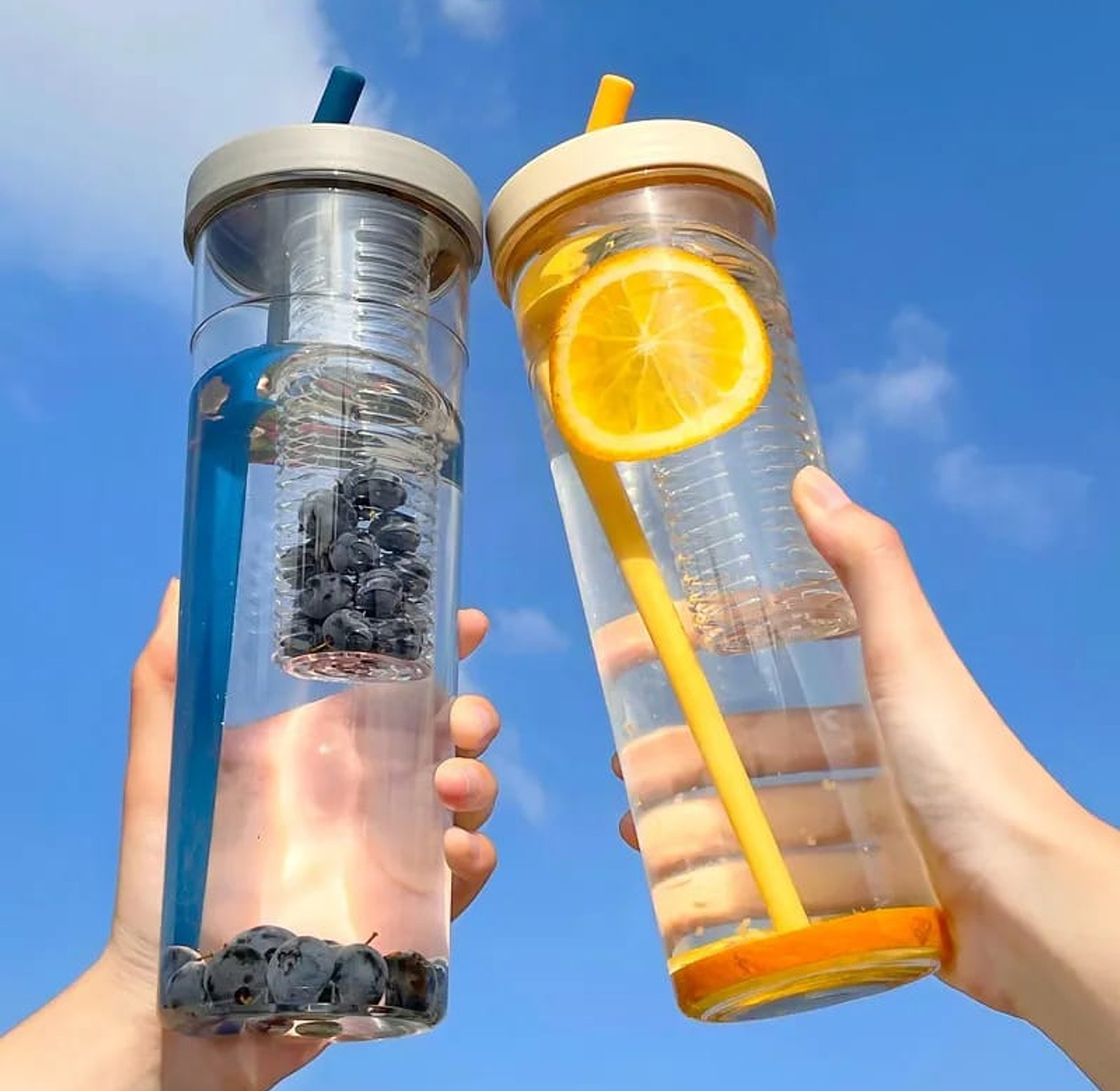 Portable 700ml Fruit Infuser Water Bottle with Foldable Straw and Built-in Filter image