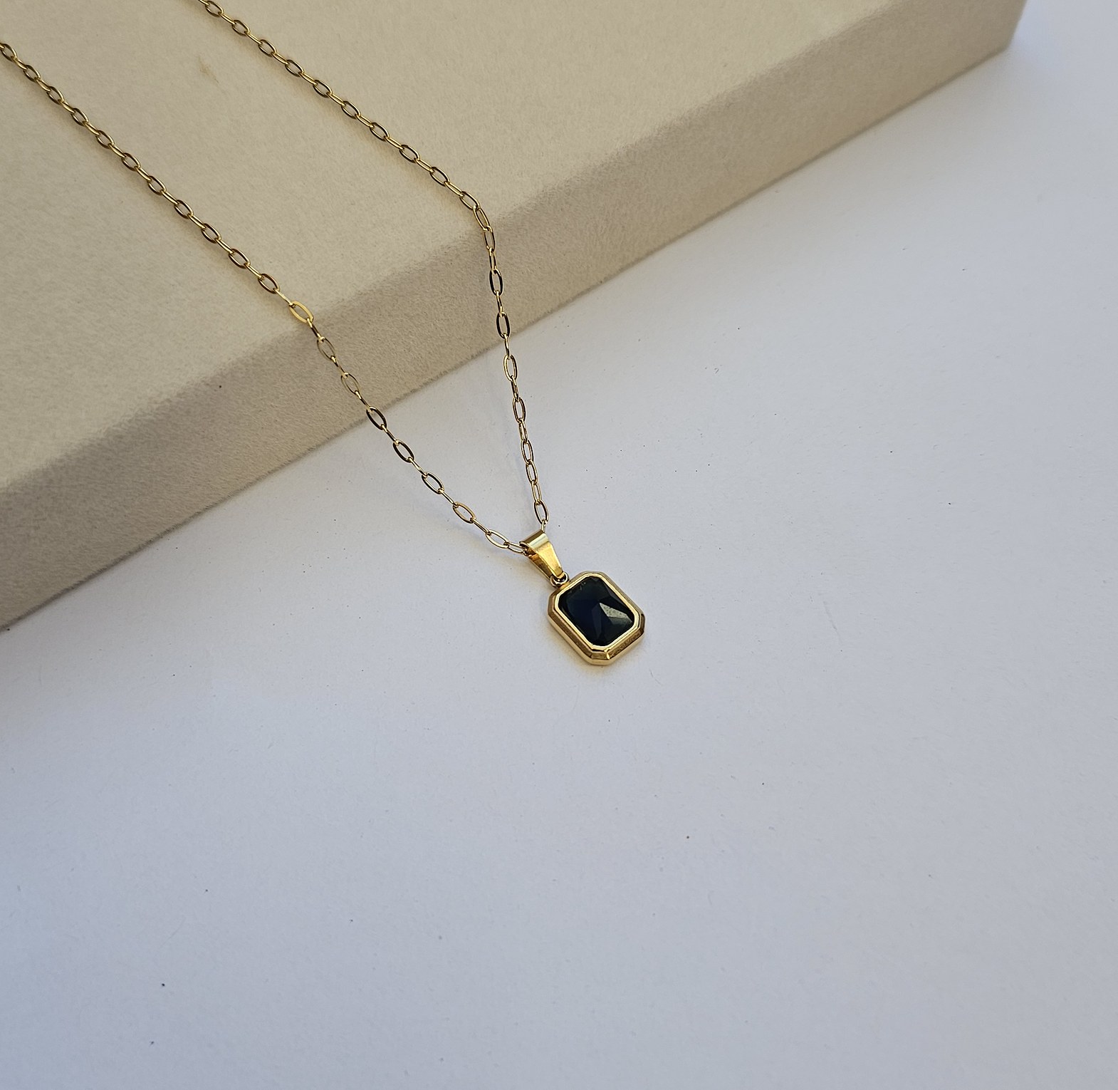 Dora necklace  image