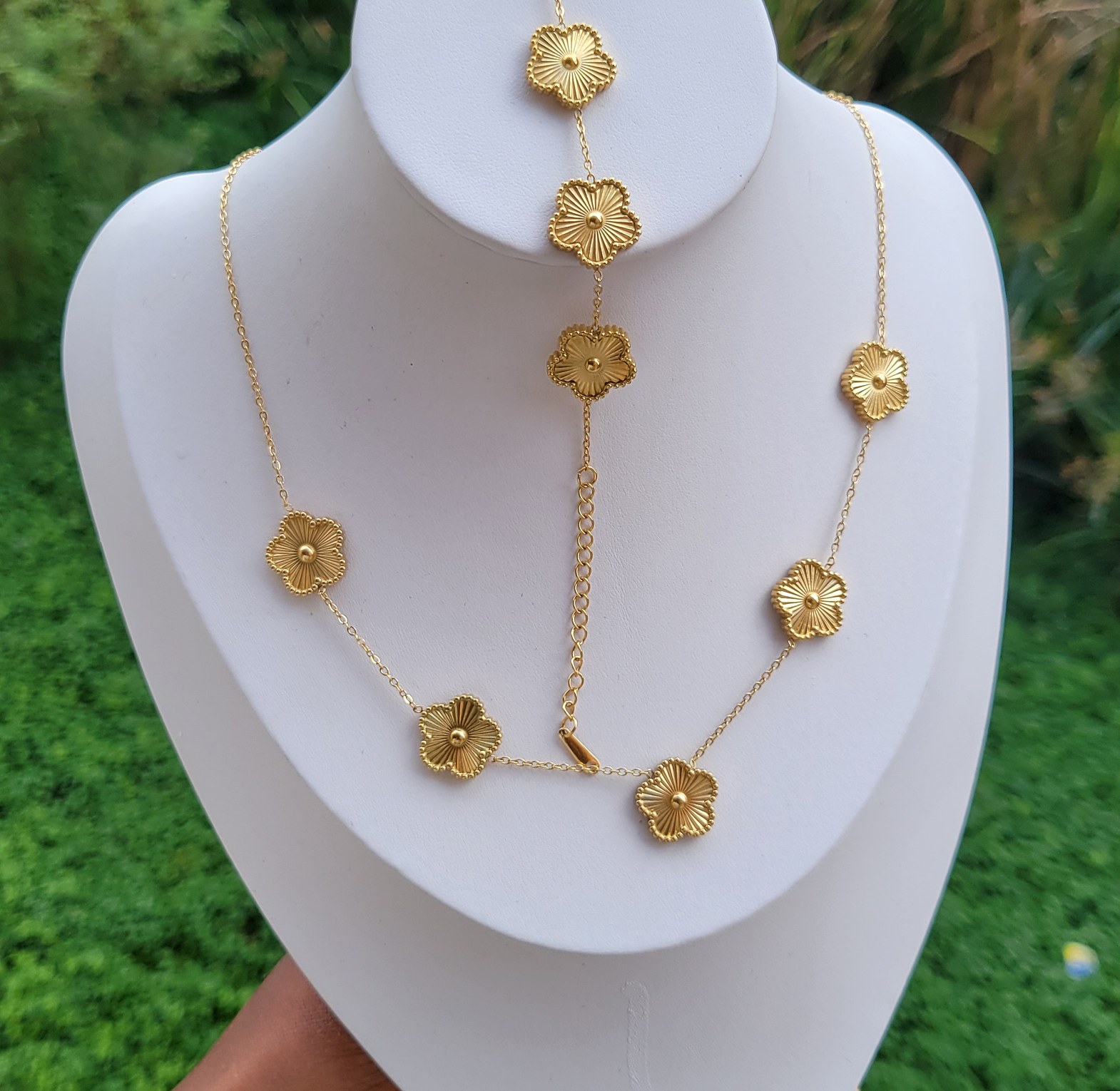 Gold vancleef set image