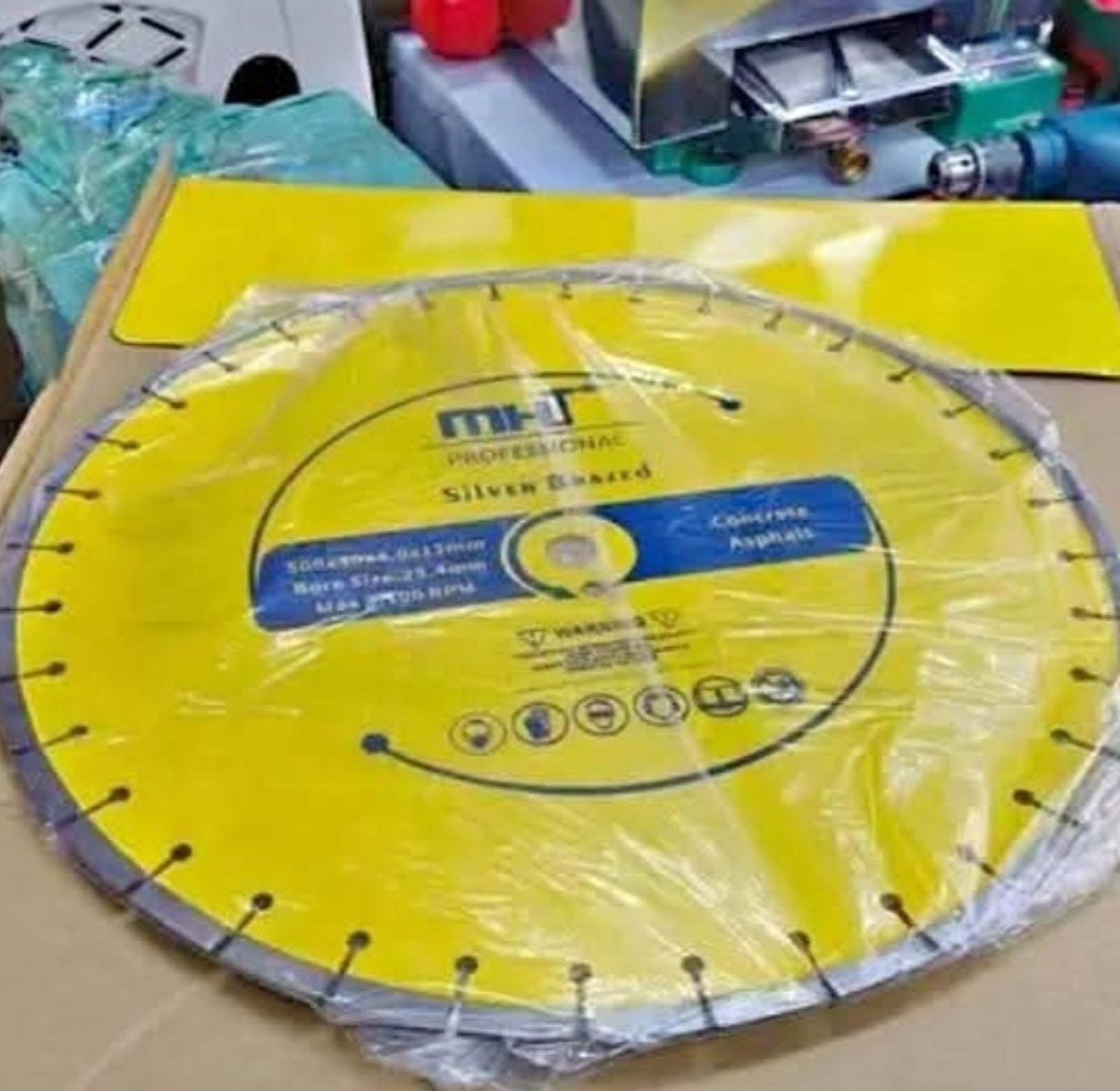 Diamond cutting disc 18" image