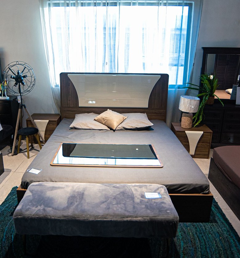 BED 180X200 CM +2 NIGHT STANDS image
