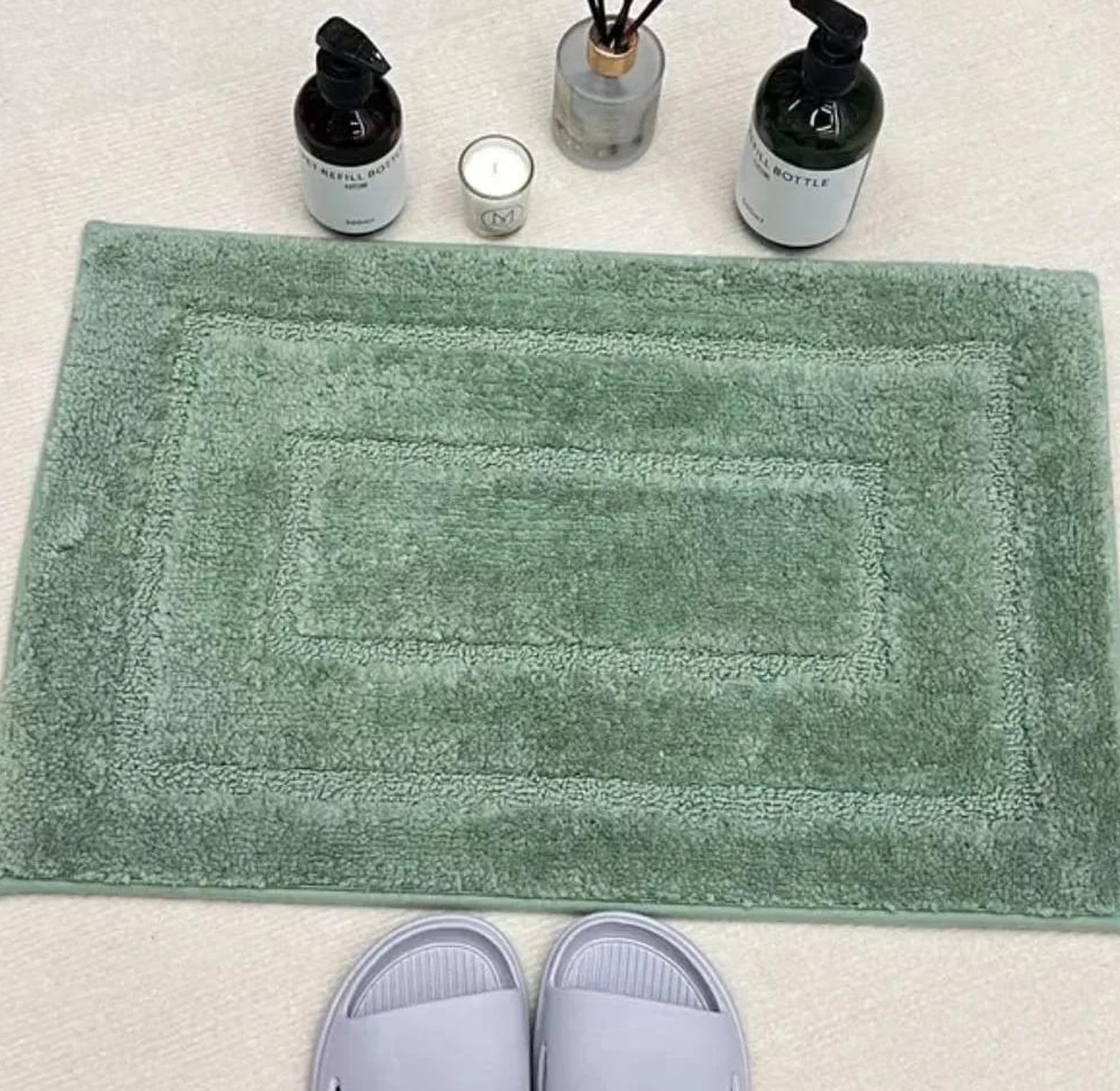 Absorbent bathroom mats image