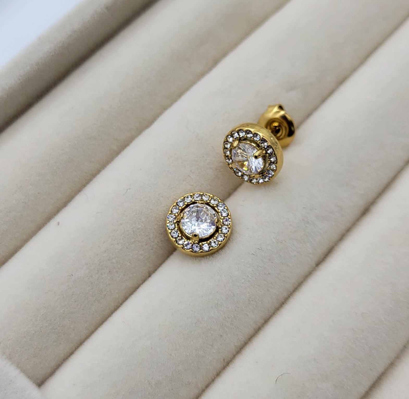 Diamond stud  image