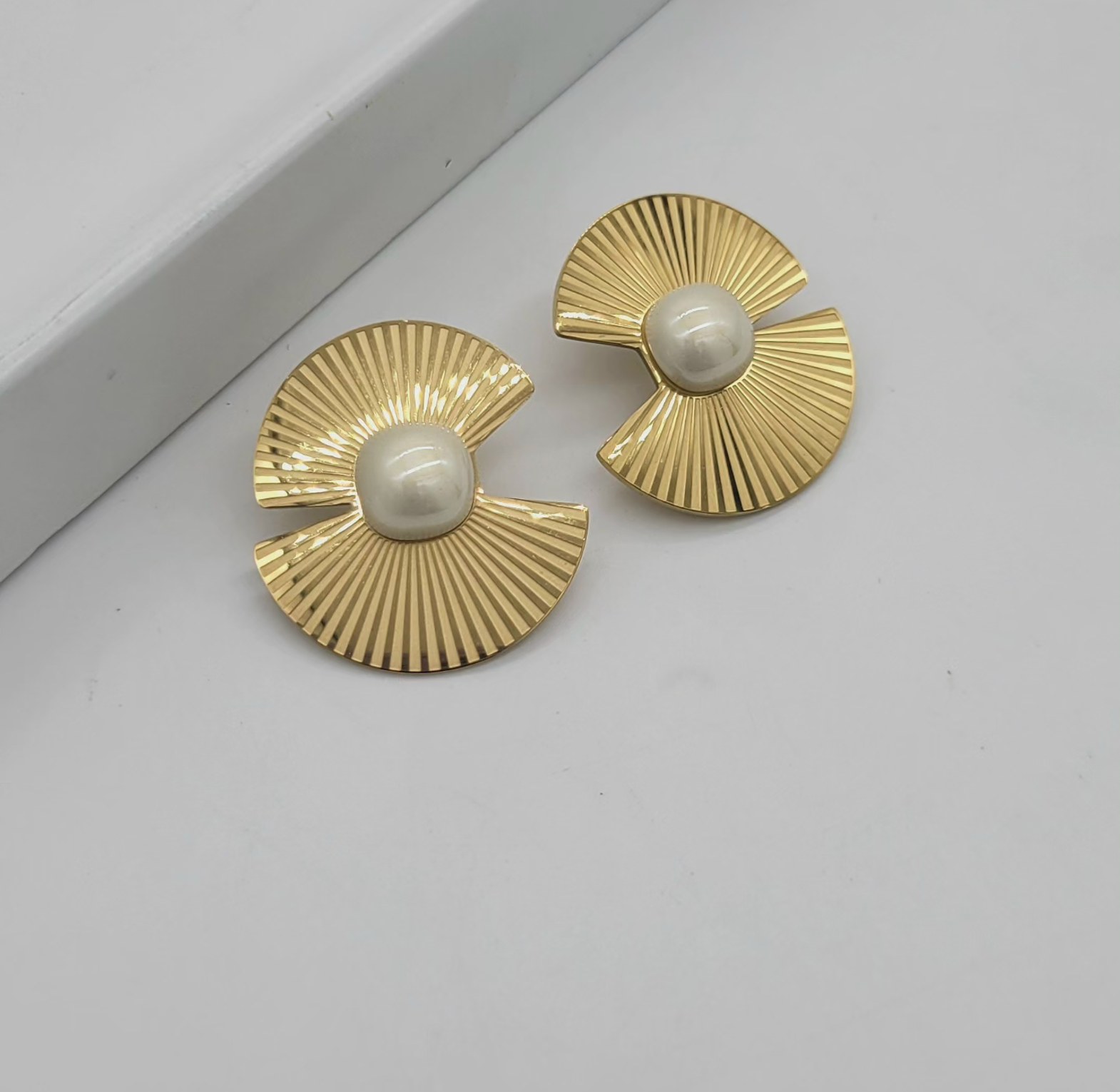 Pearl earrings  image