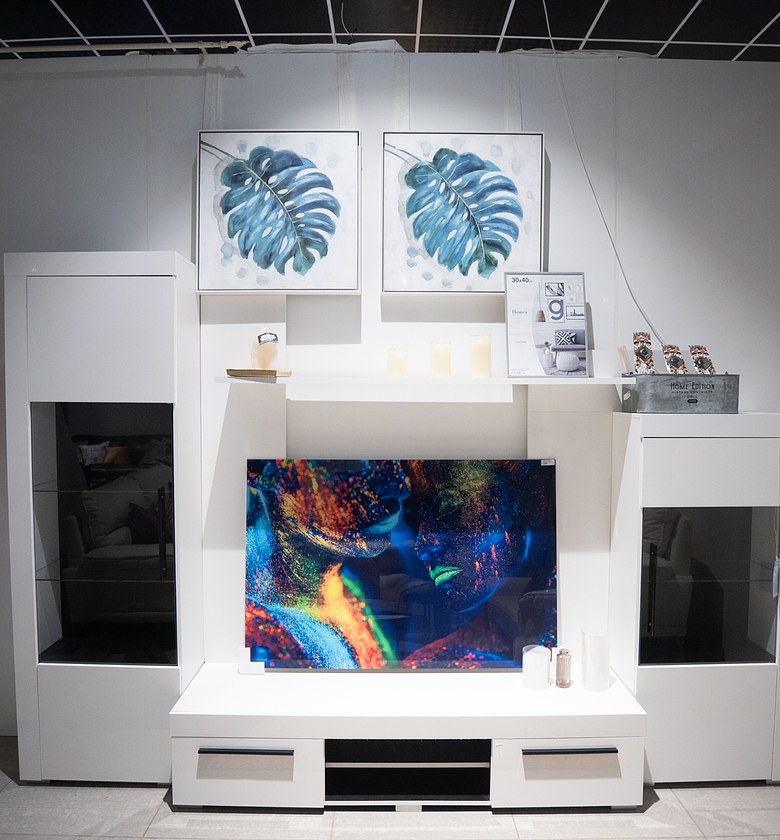 WALL UNIT INCLUDED 1 TV S image