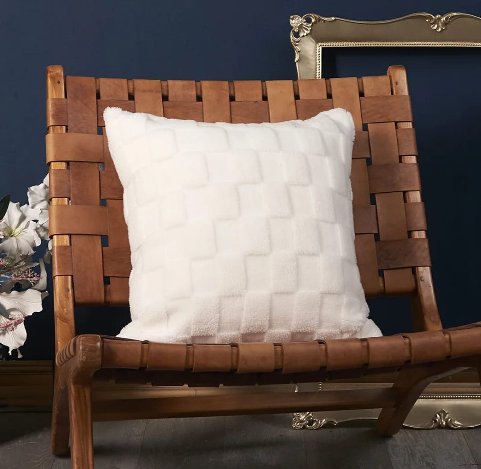 Luxury  Plush Flocking Cushion Cover 3D image