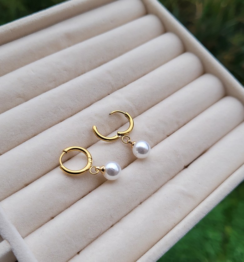 Pearl hoop image