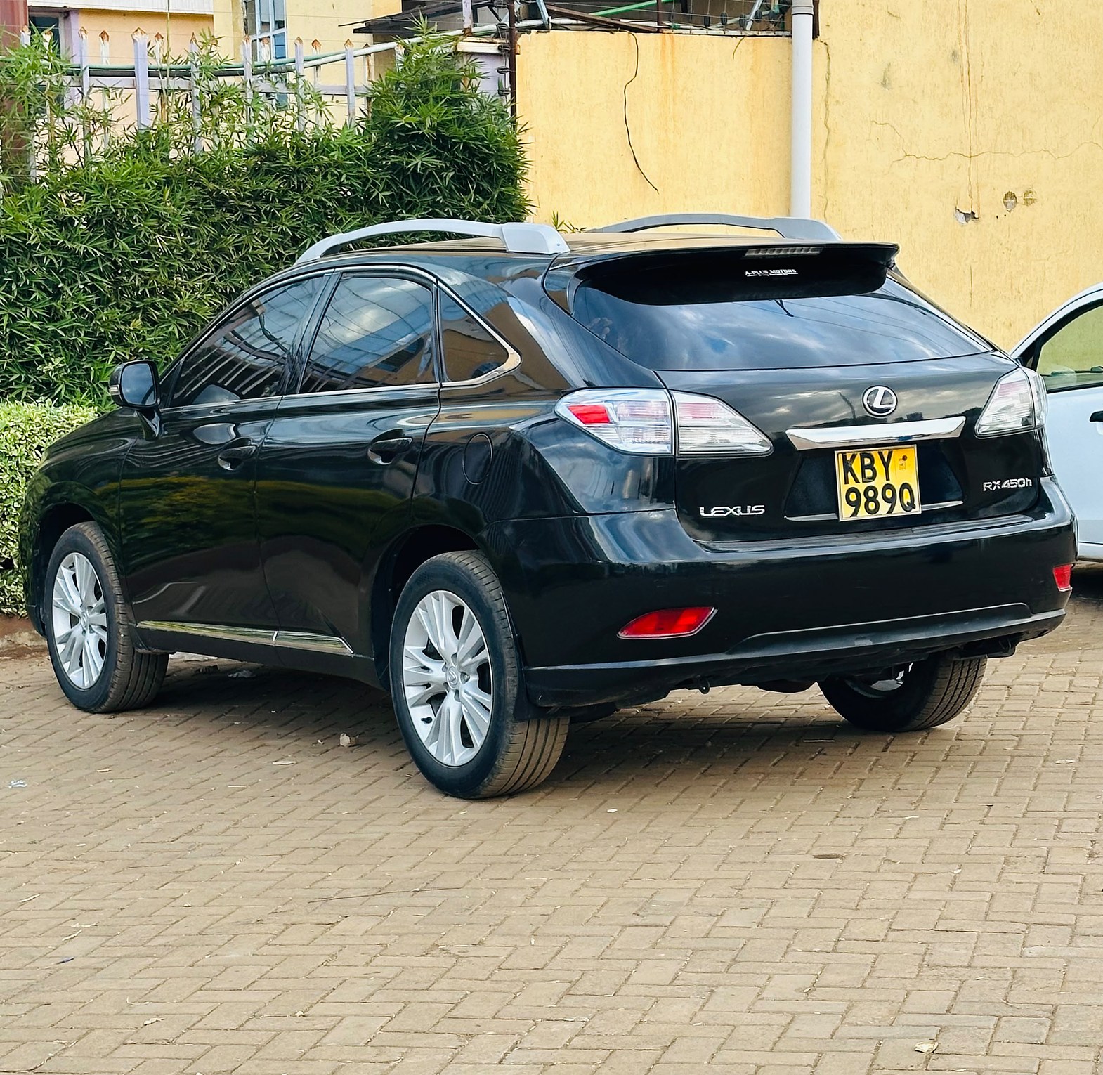 Toyota Lexus 450Ah KBY,YOM 2007 Model, Automatic Hybrid, with Sunroof, alloys, New Tyres, Leather Seats image