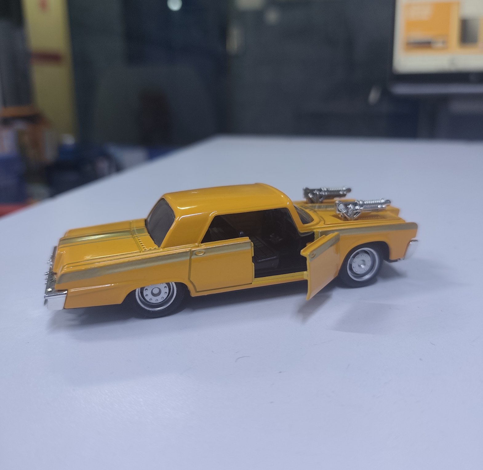 Green Hornet Die-cast Metal Collector’s Toy Car with Opening Doors and Hood Guns – Premium Vintage Model Car image