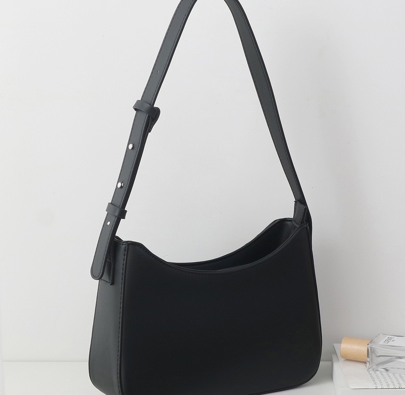Elle shoulder bag image