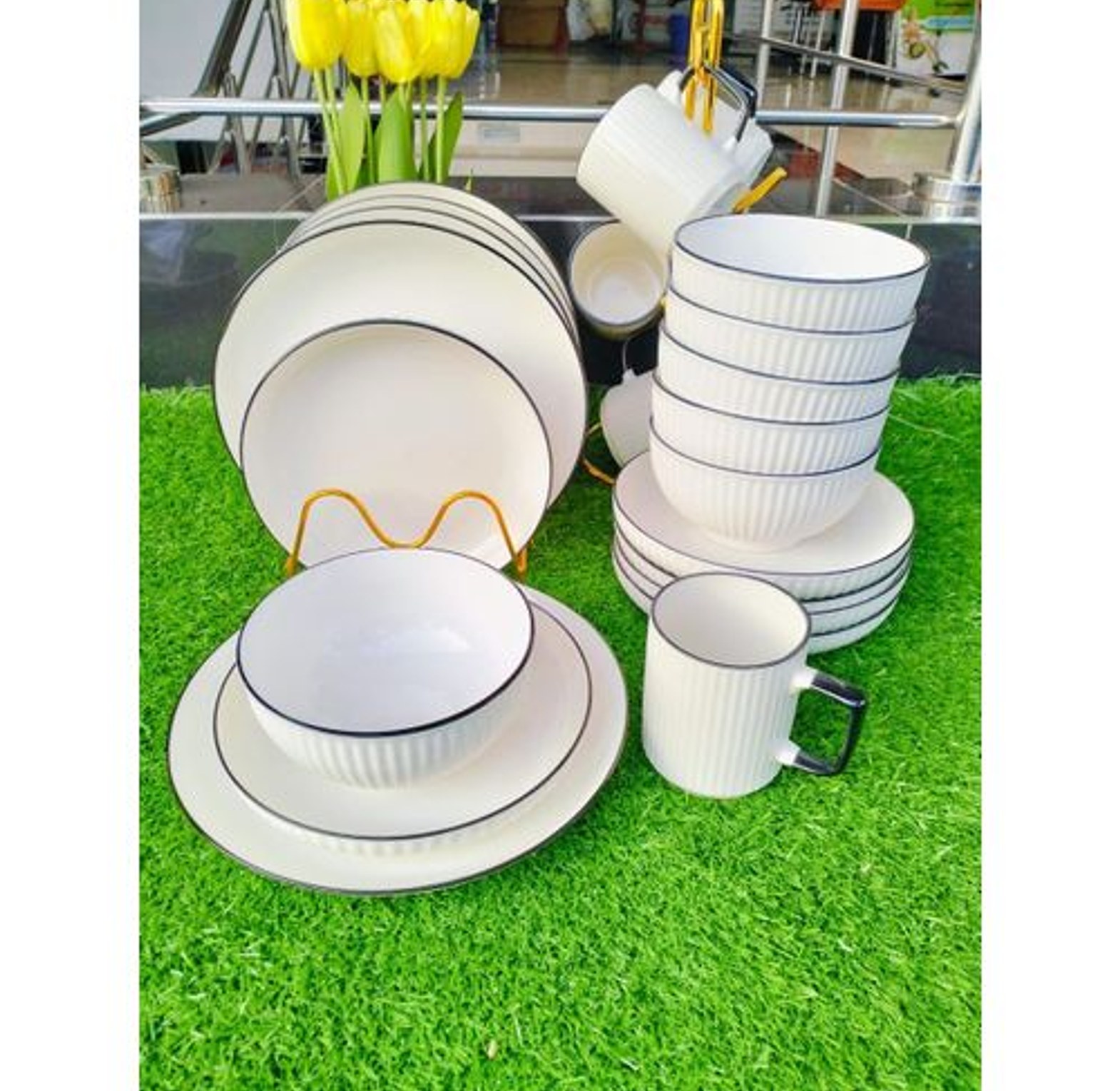 Dinner set. Japanese 24 pcs dinner set : 6 plates, 6 side plates, 6 bowls, 6 cups image
