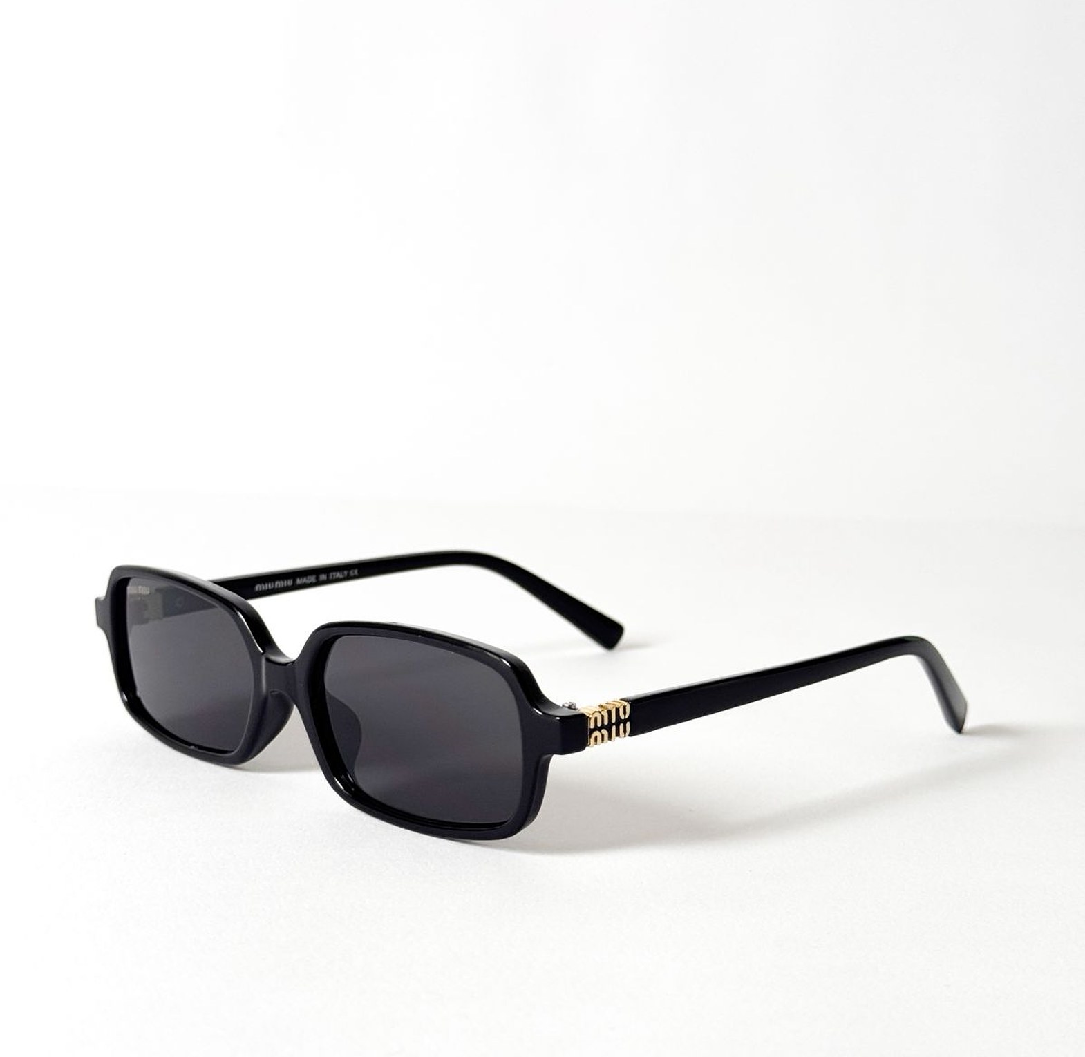 MM Black image