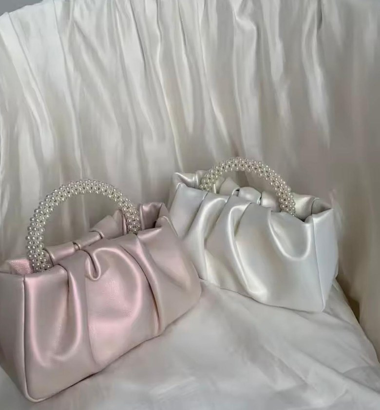 Venus Pearl Handle Clutch image