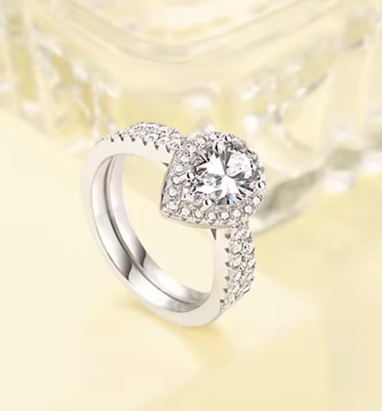The Rose Aura Teardrop Bridal Set image