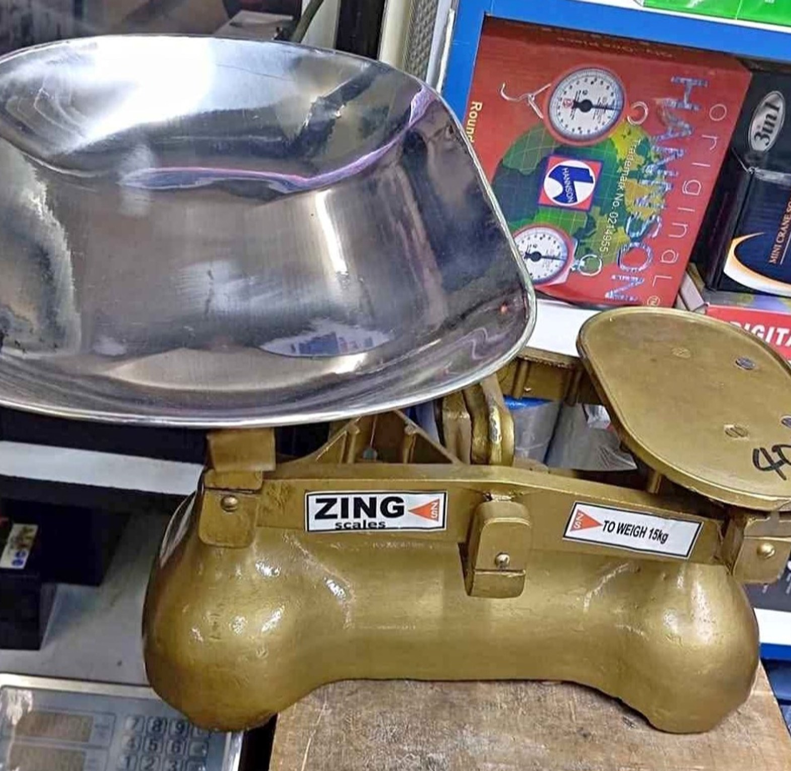 Analogue weighing scale image