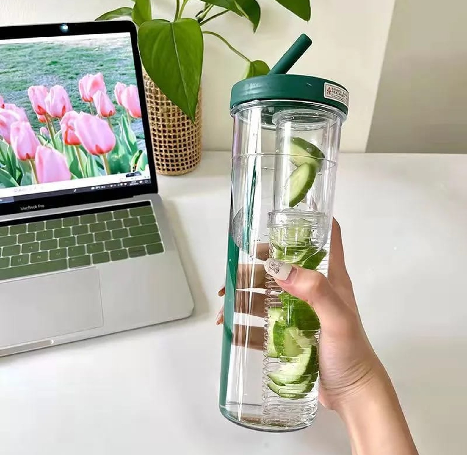 Portable 700ml Fruit Infuser Water Bottle with Foldable Straw and Built-in Filter image