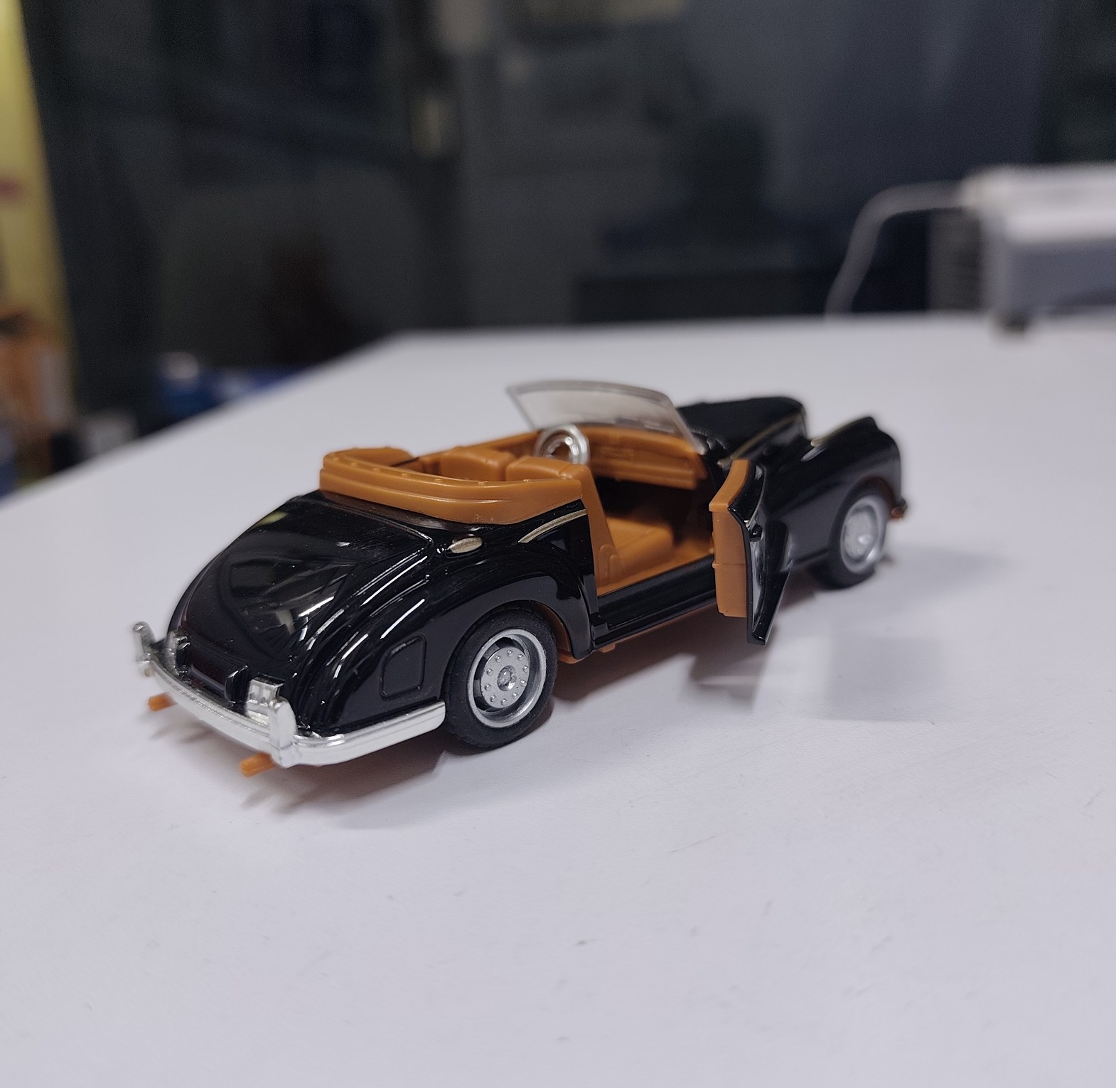 Vintage Mercedes Benz 300SL Diecast Metal Toy Car Pull-Back Action Model with Opening Doors - Black & Tan Collectible image