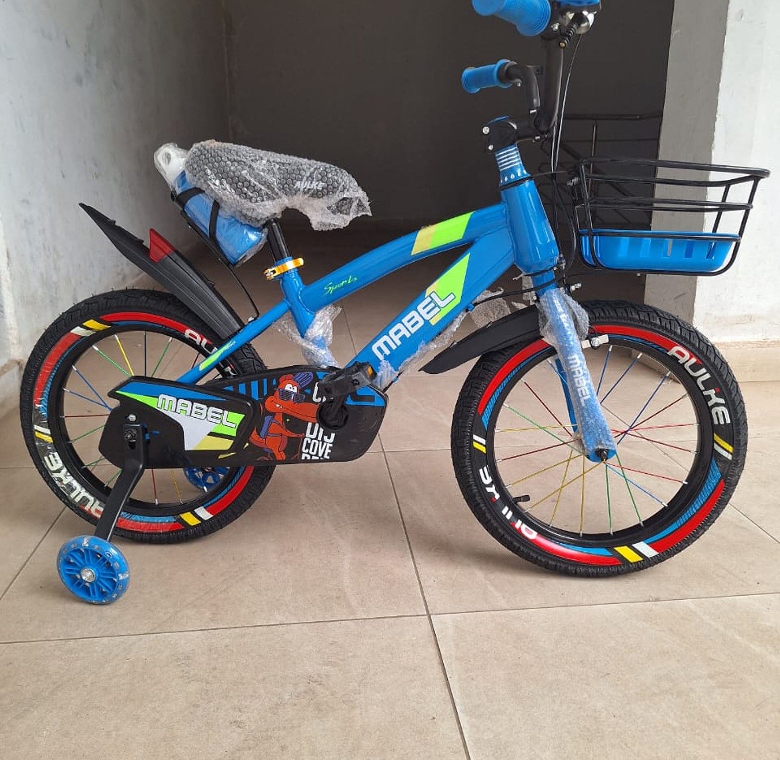 Size 16 kids adjustable bike with a front basket and a heavy duty carrier Age 4 to 8 years image