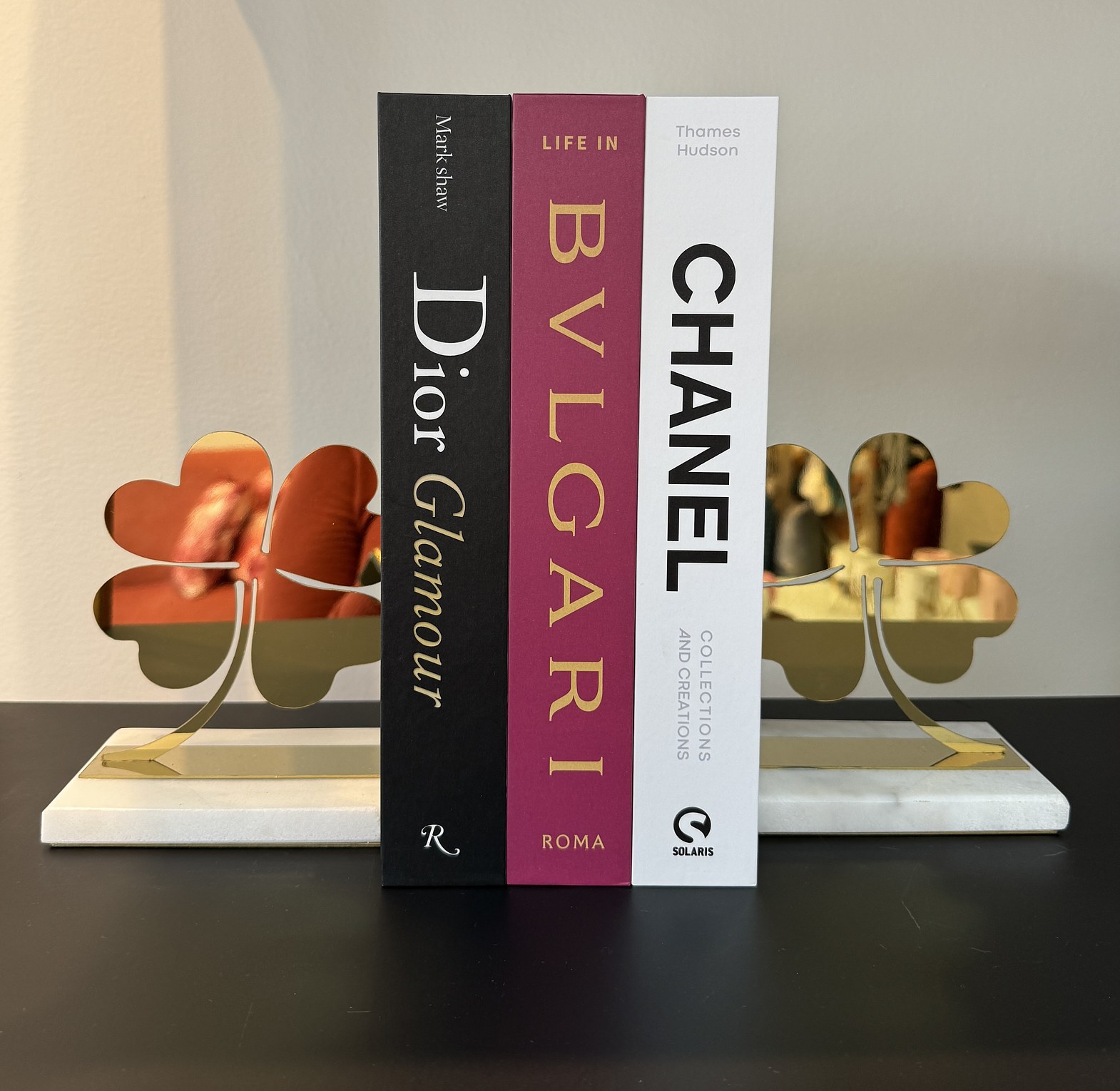 Clover bookend image