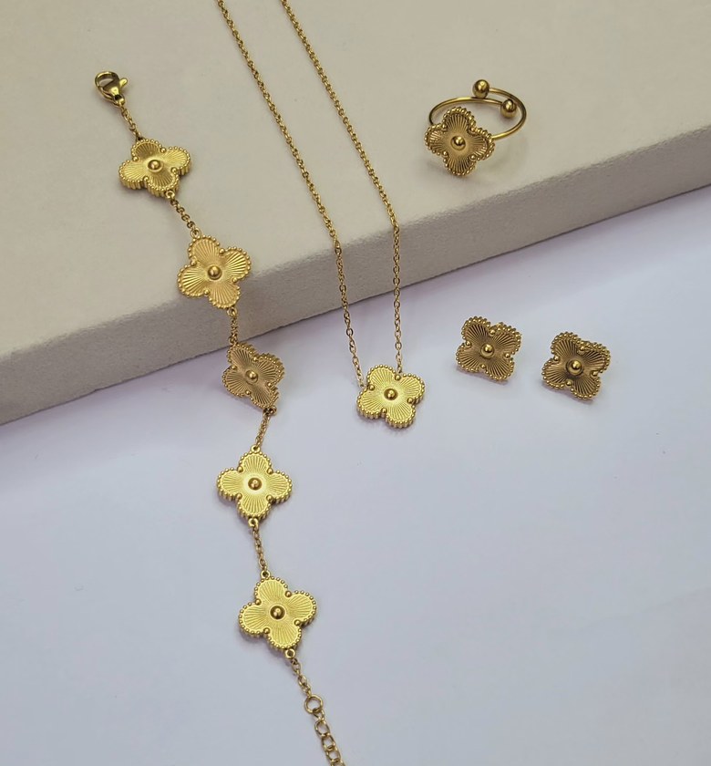 Clover leaf sets  image