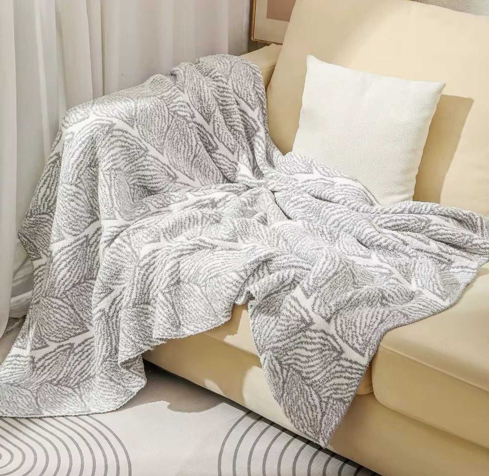 Leaf Pattern Microfiber Throw Blanket image