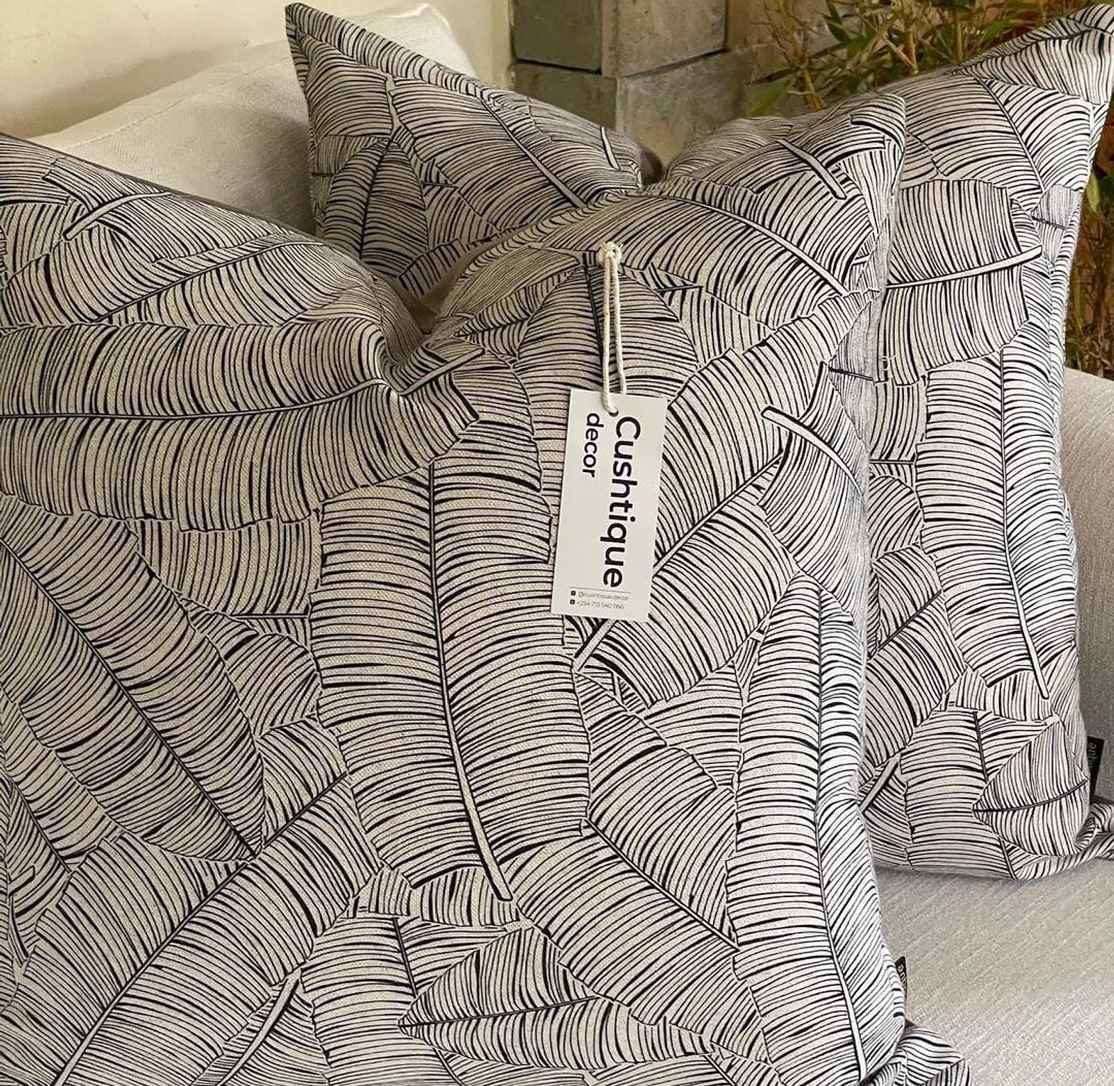 LEAF CUSHION image