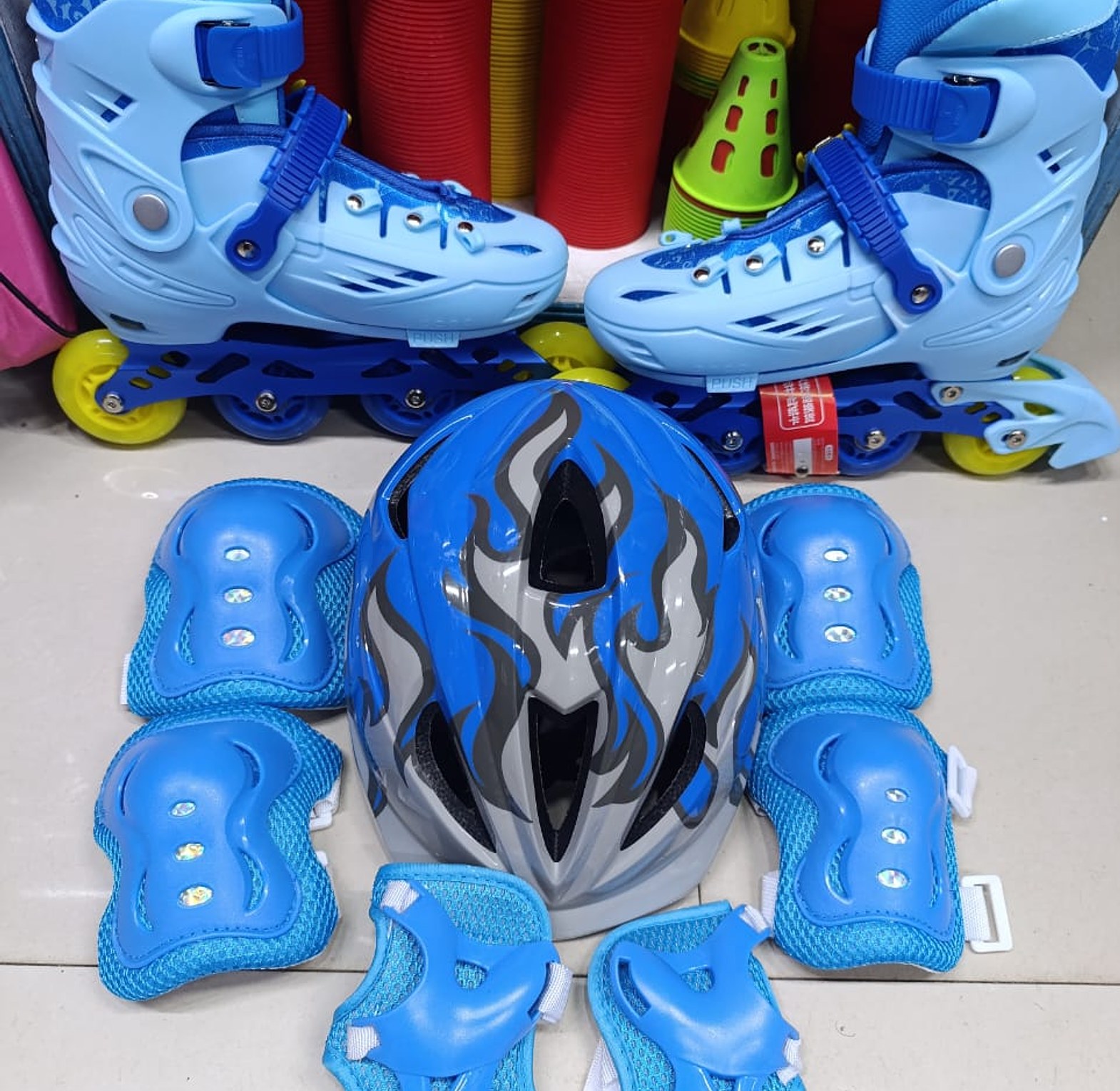 Full set hard boot  skates with rubber wheels All wheels glowing size 28 to 39 image