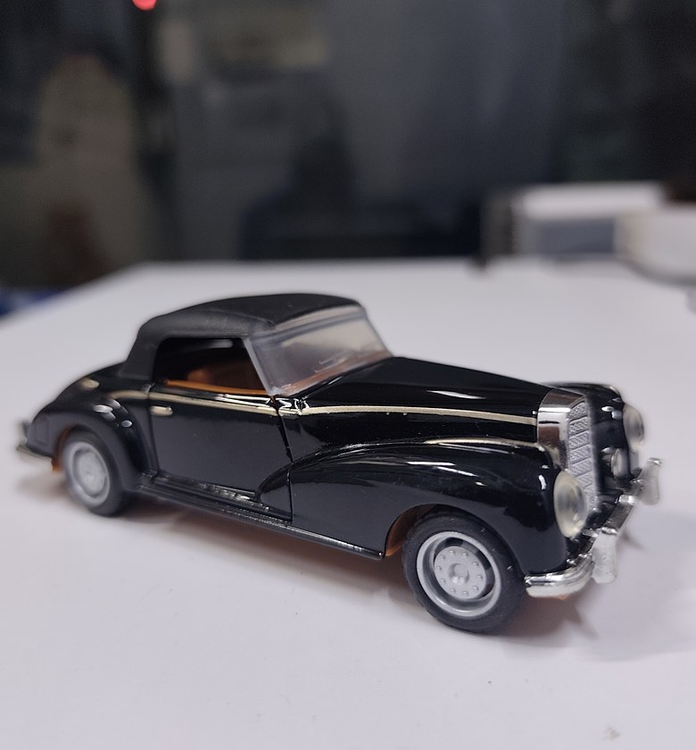 Premium Vintage Die-Cast Classic Model Car | Realistic Opening Doors & Interior | Luxury Executive Desk Décor & Collector's Item image