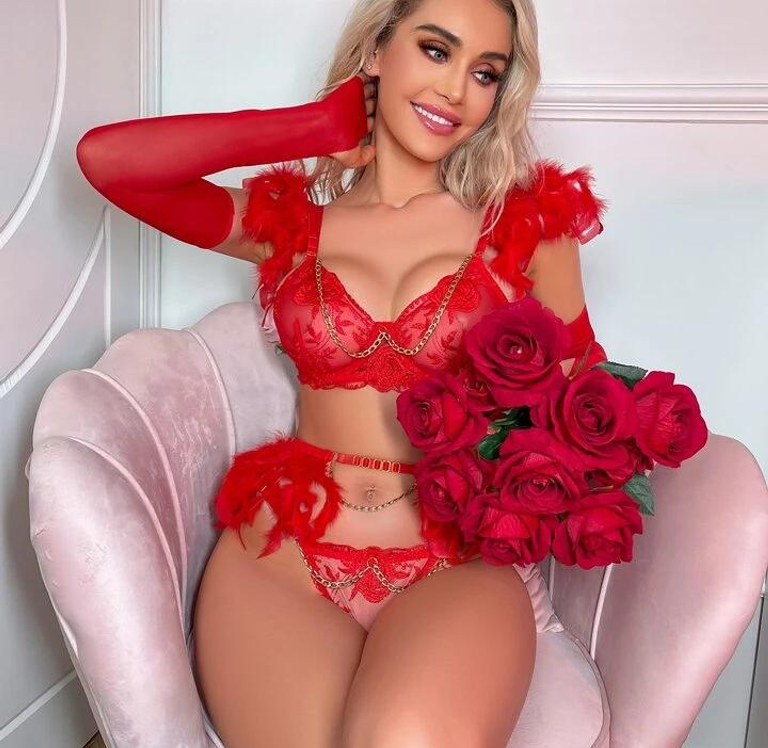 Floral Lace Lingerie Set Chain Detail Diffuse Finish with Gloves image