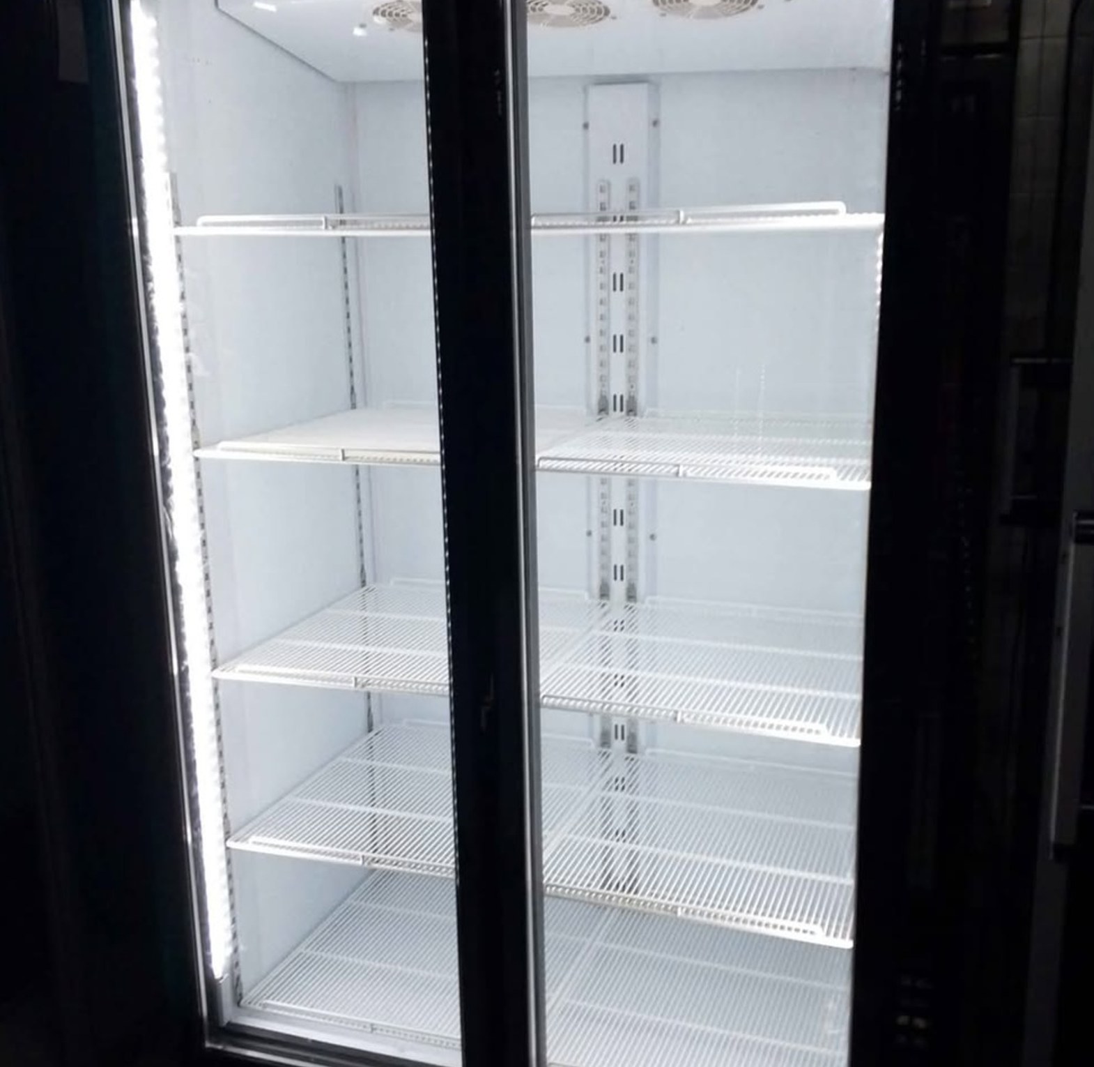 Display chiller double door 780 litres image