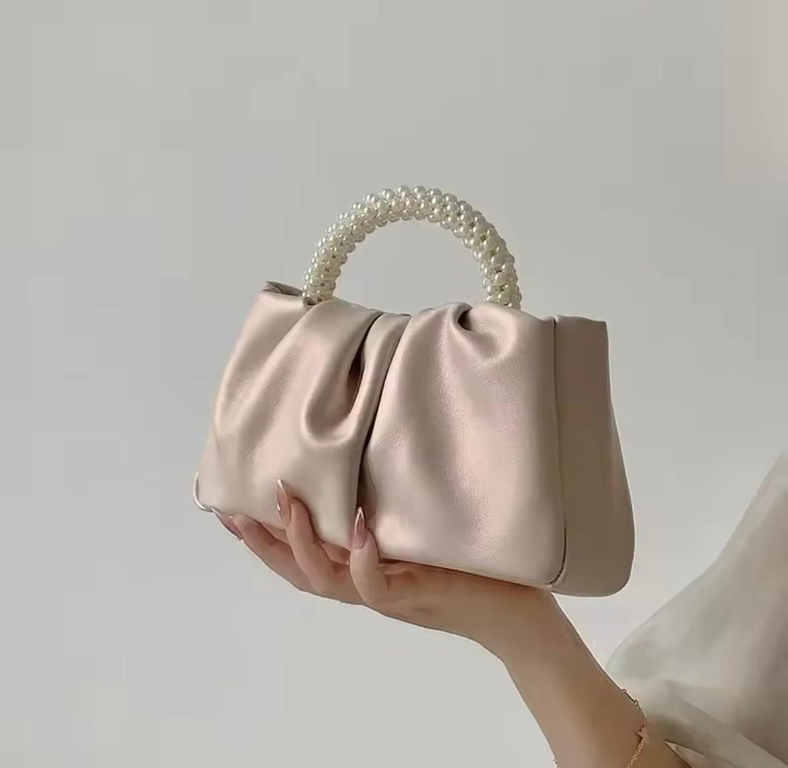 Venus Pearl Handle Clutch image