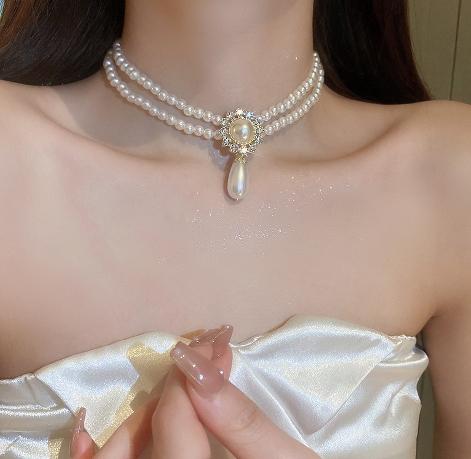 Pearl Elegant layered choker image