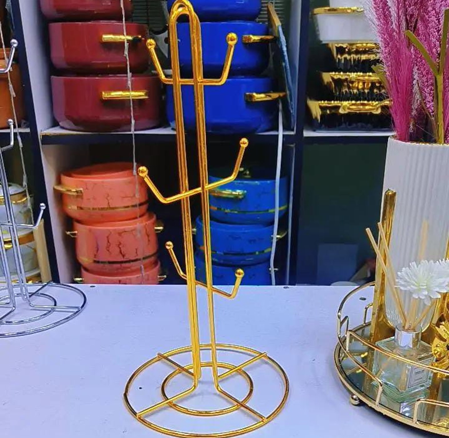 Classic heavy gold cups holder stand image