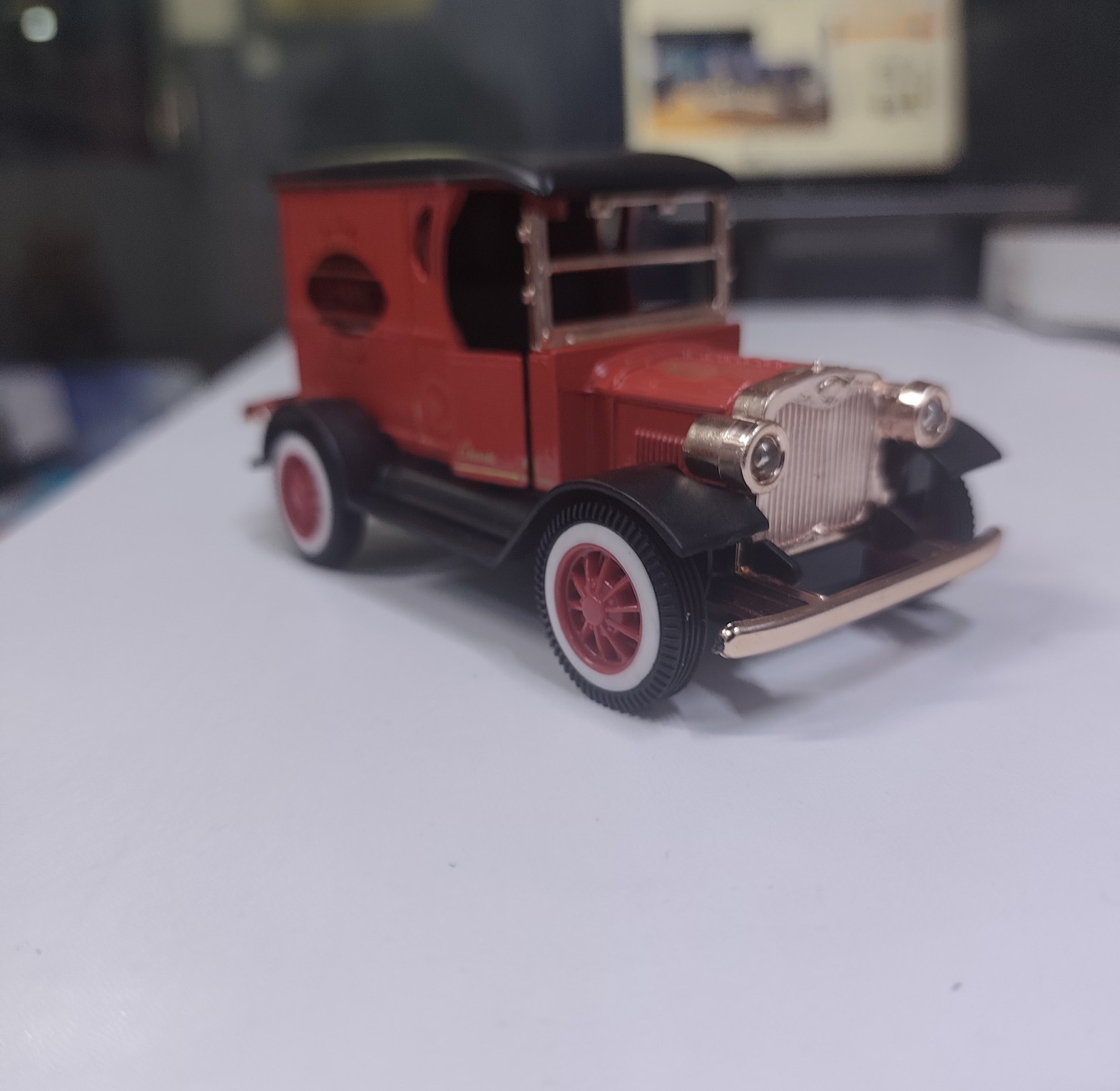 Vintage Die-cast Metal Model Car Classic Delivery Van | Premium Alloy Toy Vehicle | Home & Office Decor image
