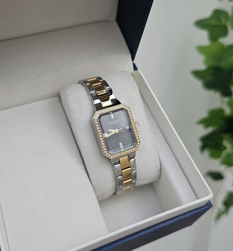 Square classic watch  image