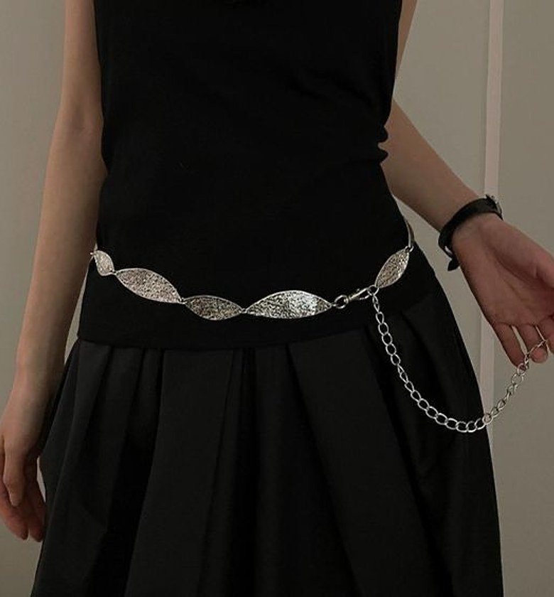 Textured Leaf Chain Belt image