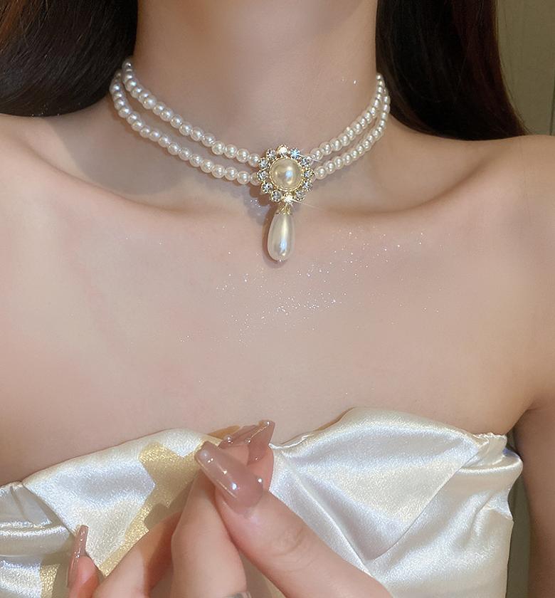 Pearl Elegant layered choker image