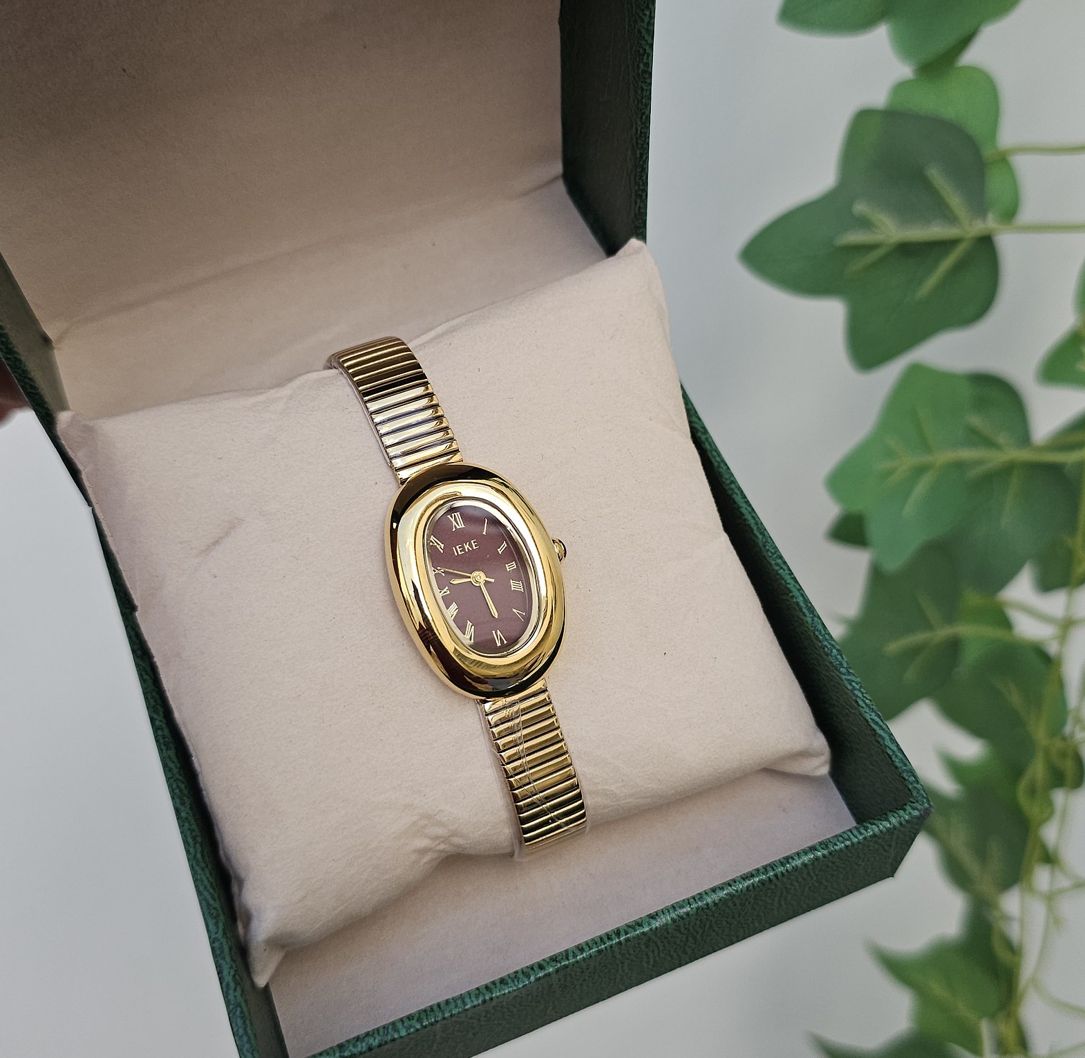 Oval vintage watch image