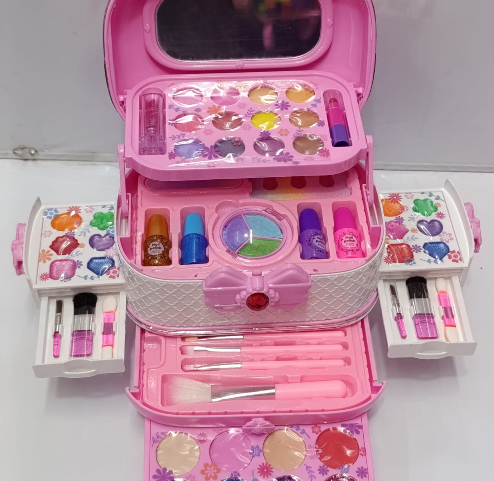 Dream Beauty Makeup Set Suitcase Kit Ideal Birthday Gift image