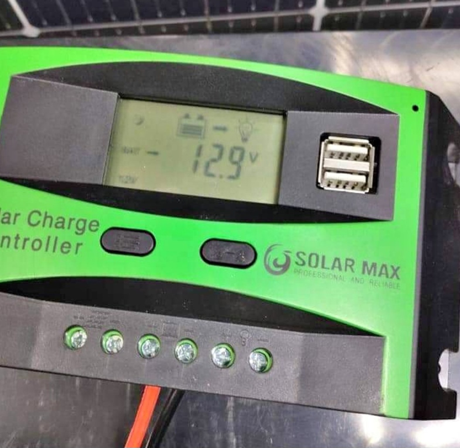 Solar controller 20amp image