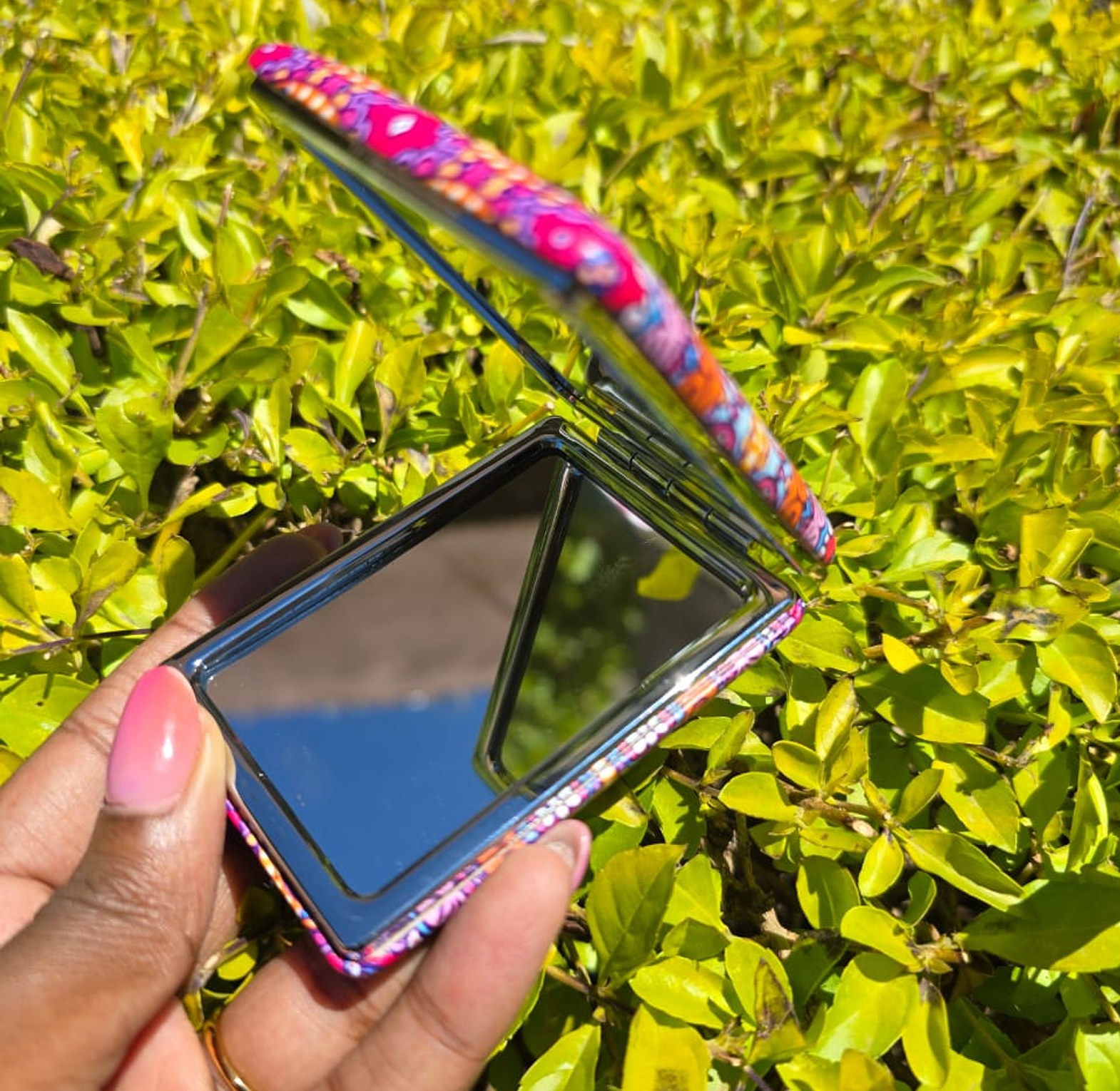 Dainty Pocket mirror image