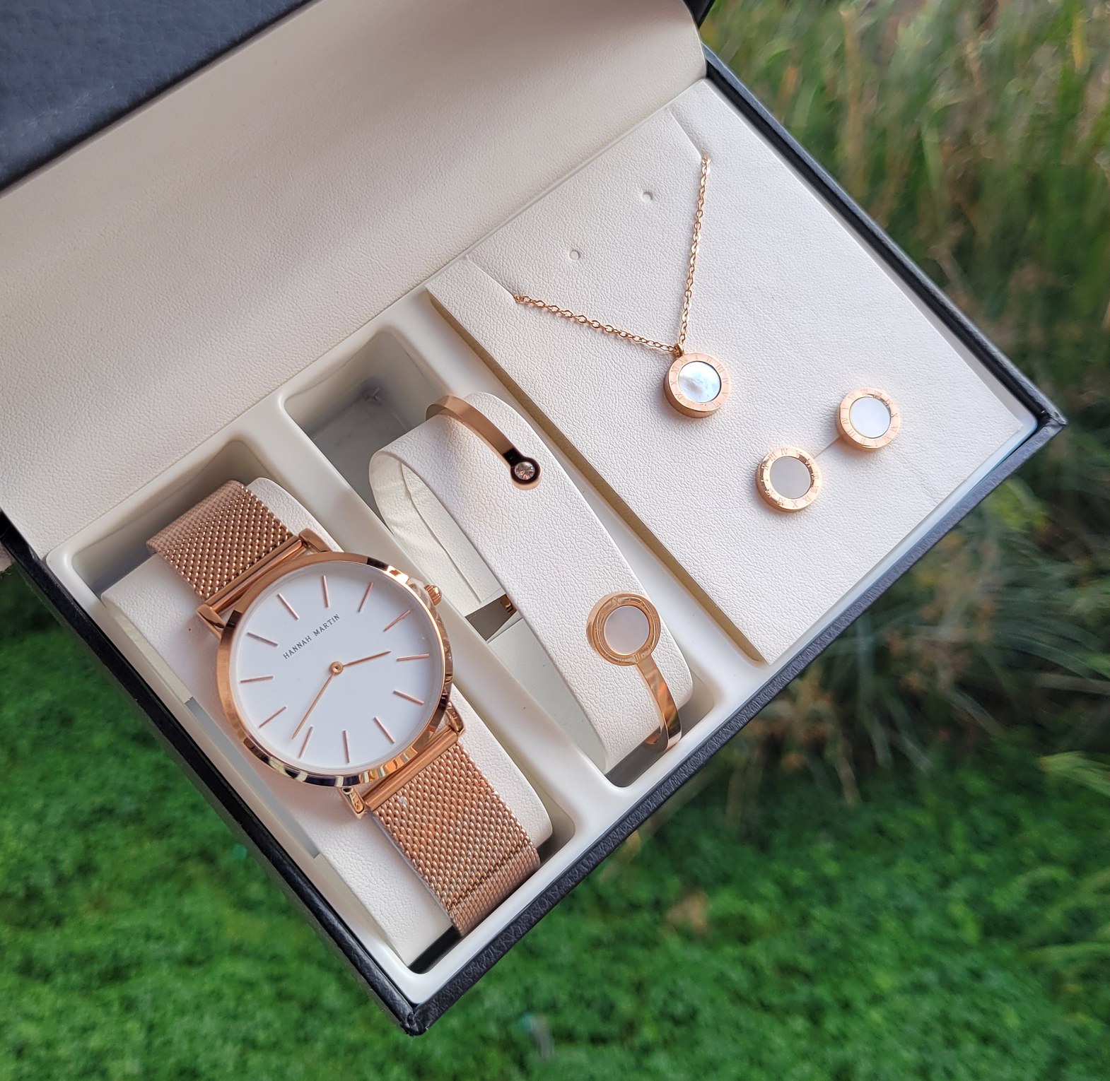 Watch set  image