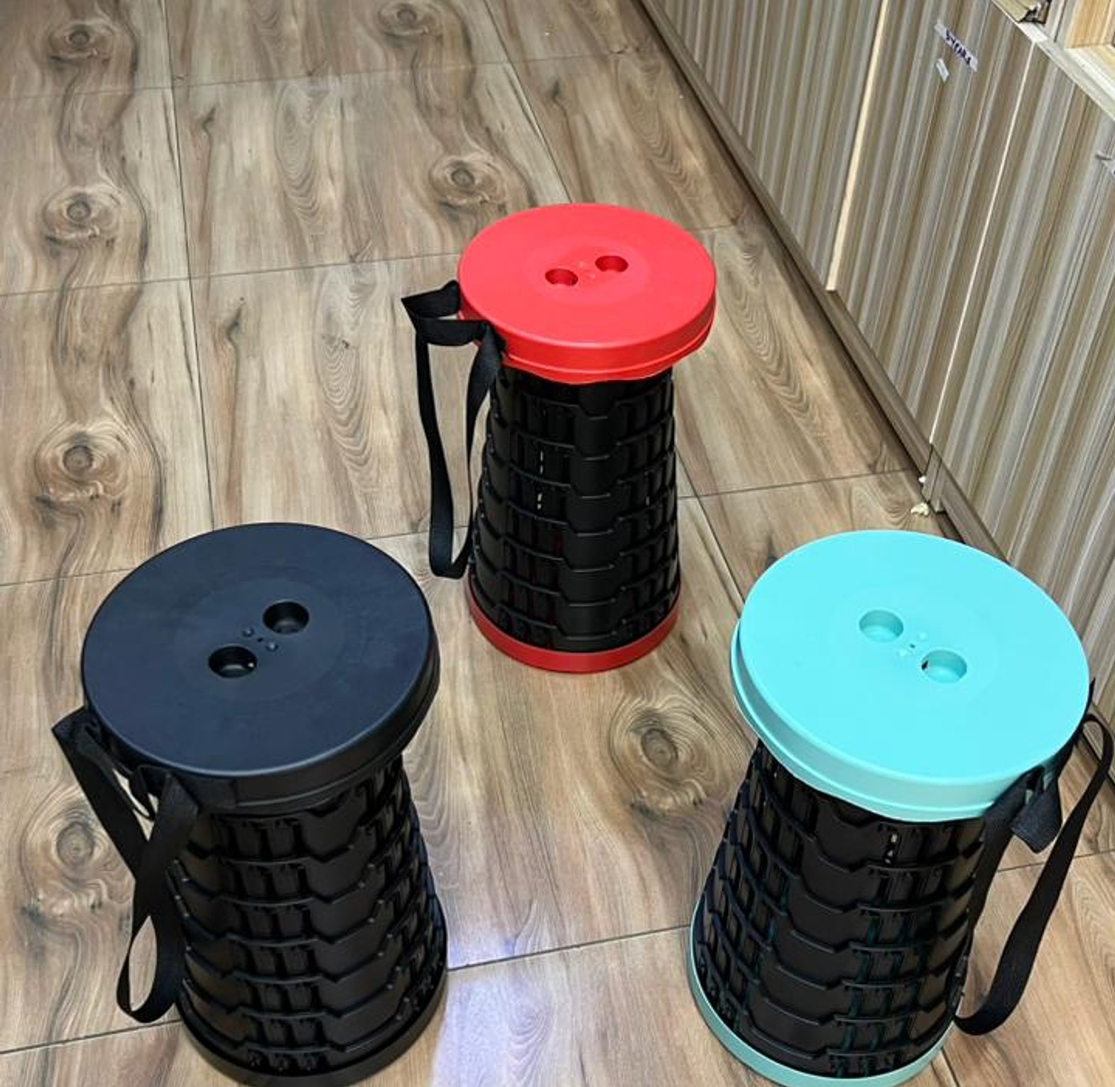 Portable retractable stool image