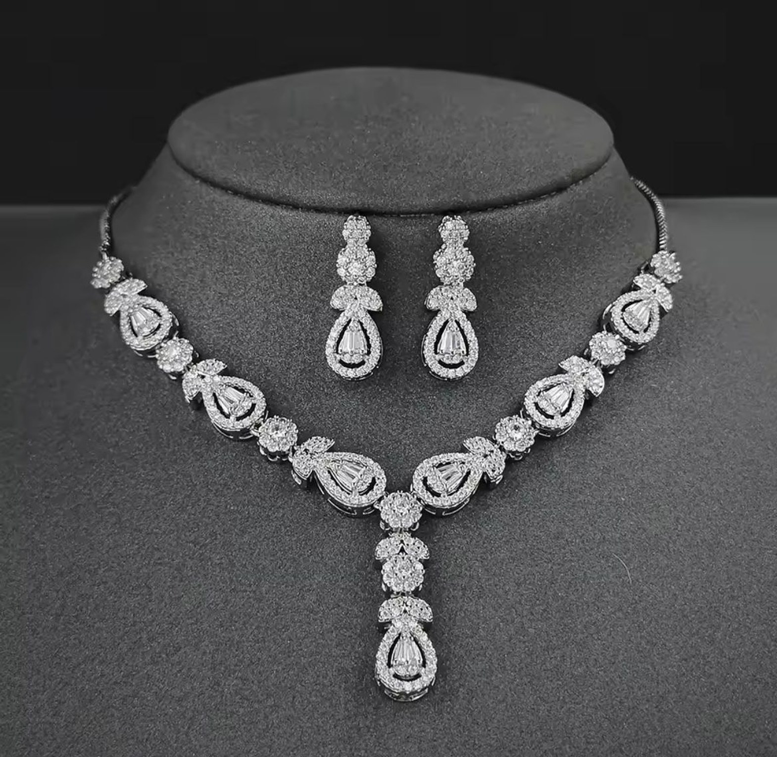 Regal Waterfall Diamond Set image